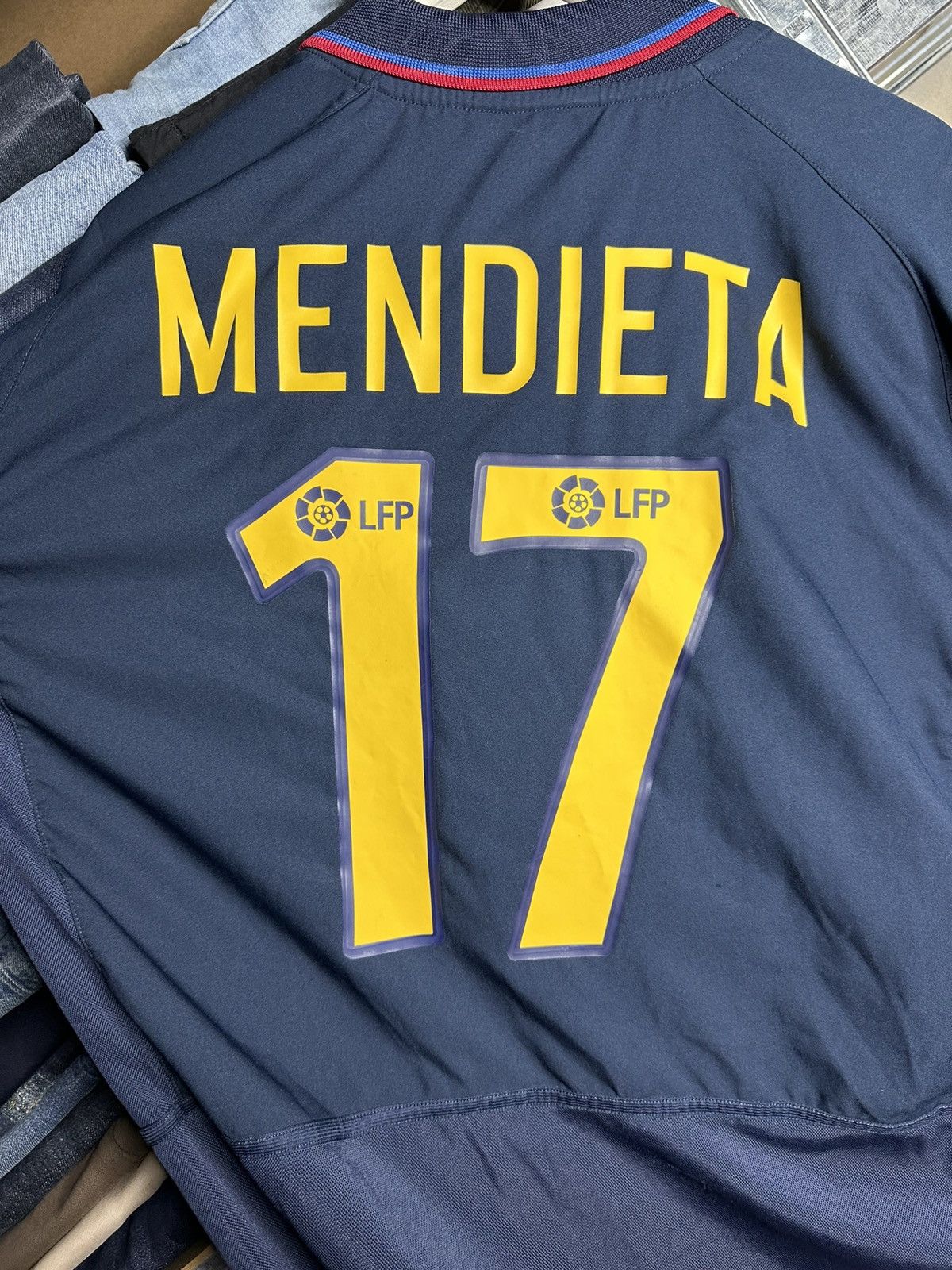 Nike #17 Mendieta Barcelona 2002/03/04 Nike Jersey Football Shirt Size US XL / EU 56 / 4 - 8 Thumbnail