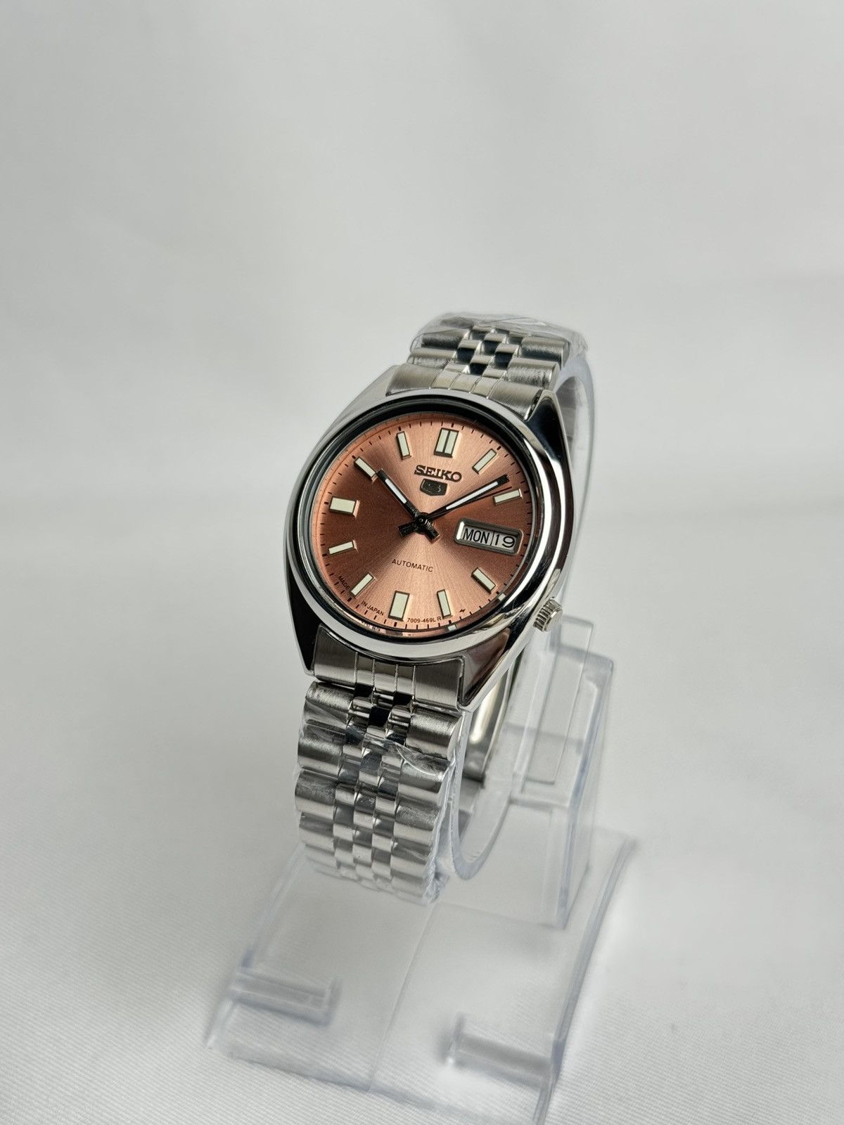 Seiko Seiko 5 7009-Japan Auto |salmon Dial | Day & Date Size 36 - 7 Thumbnail