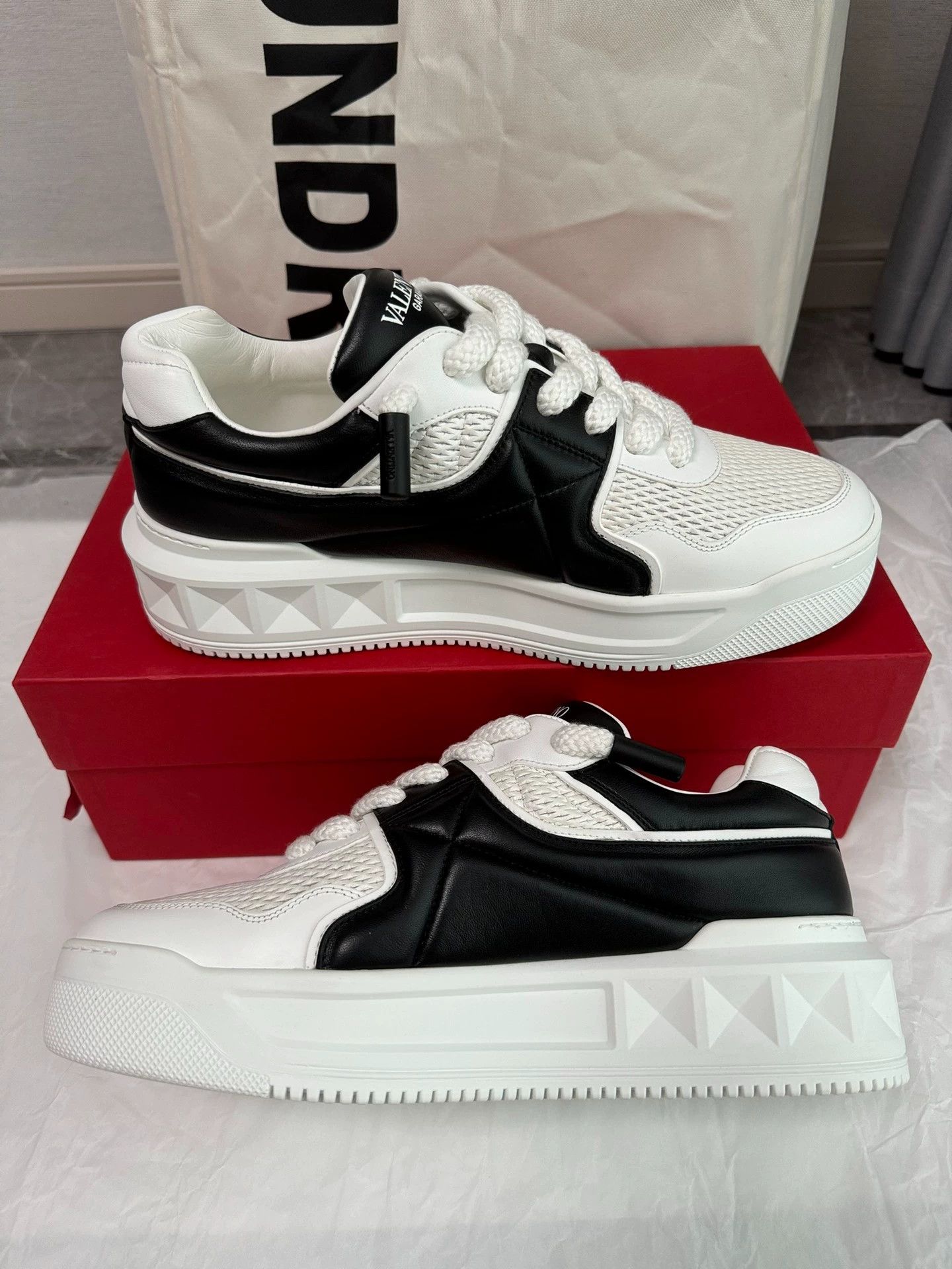 Valentino Valentino One Stud XL leather sneaker men's black/white 42 Size US 9 / EU 42 - 7 Thumbnail