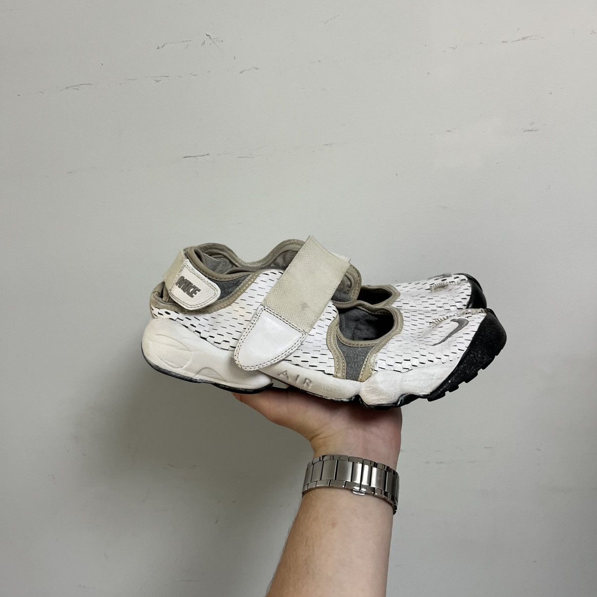 Nike Vintage Nike Rift Y2K Tabi Sneakers Sandals Size US 11 / EU 44 - 2 Thumbnail