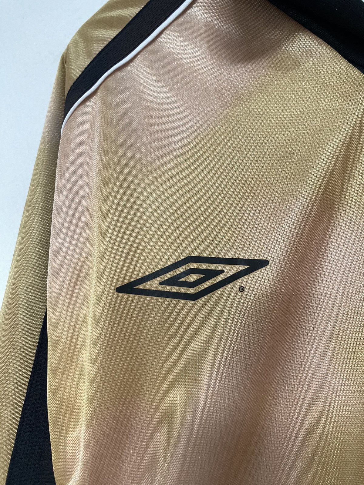 Umbro Manchester United Centenary Kit Longsleeve Soccer Jersey - M Size US M / EU 48-50 / 2 - 17 Thumbnail