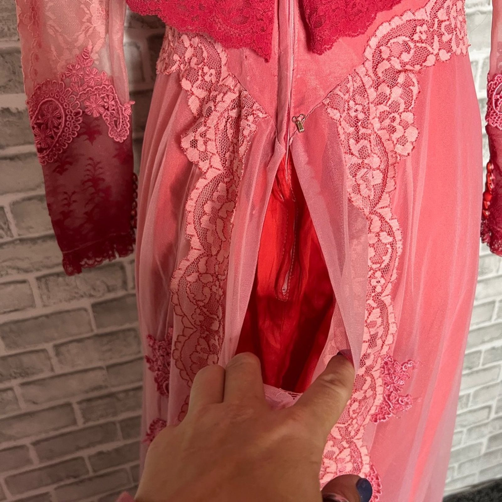 Vintage 70s Victorian illusion lace ruffle pink red wedding dress Size M / US 6-8 / IT 42-44 - 6 Thumbnail