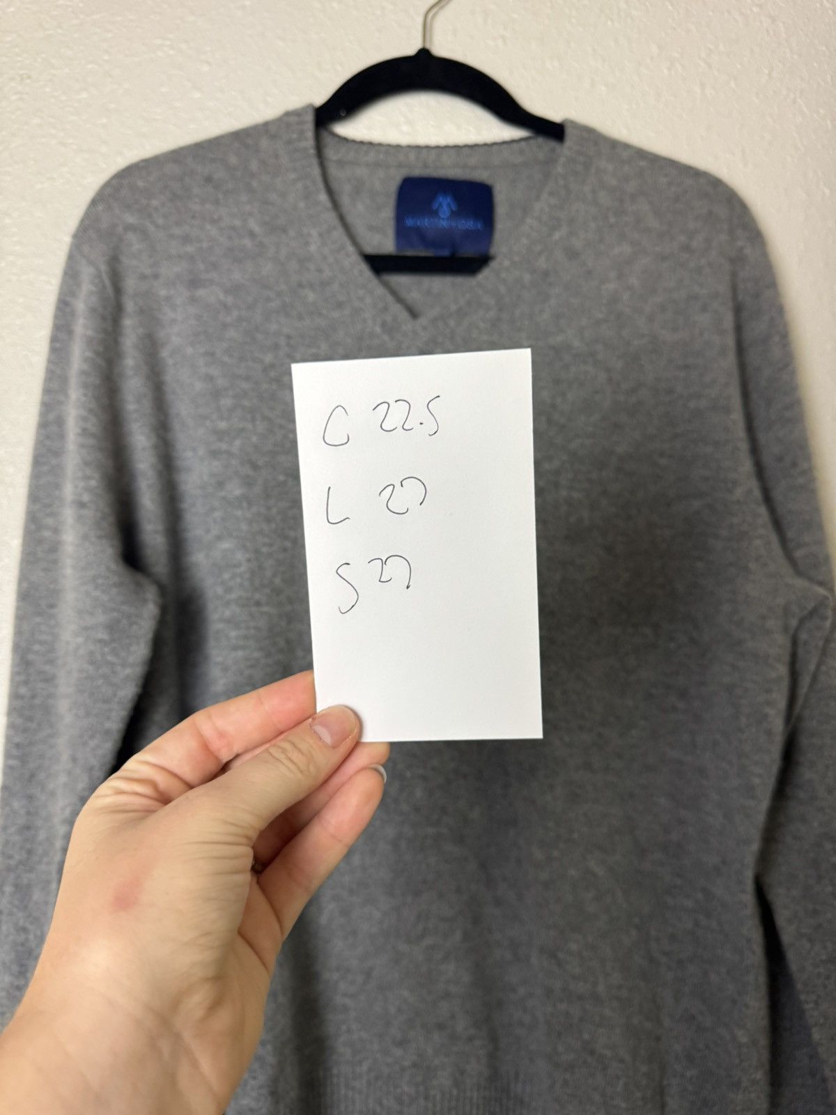 Martin + Osa MARTIN & OSA 100% CASHMERE V NECK GRAYSWEATER SIZE LARGE Size US L / EU 52-54 / 3 - 6 Thumbnail