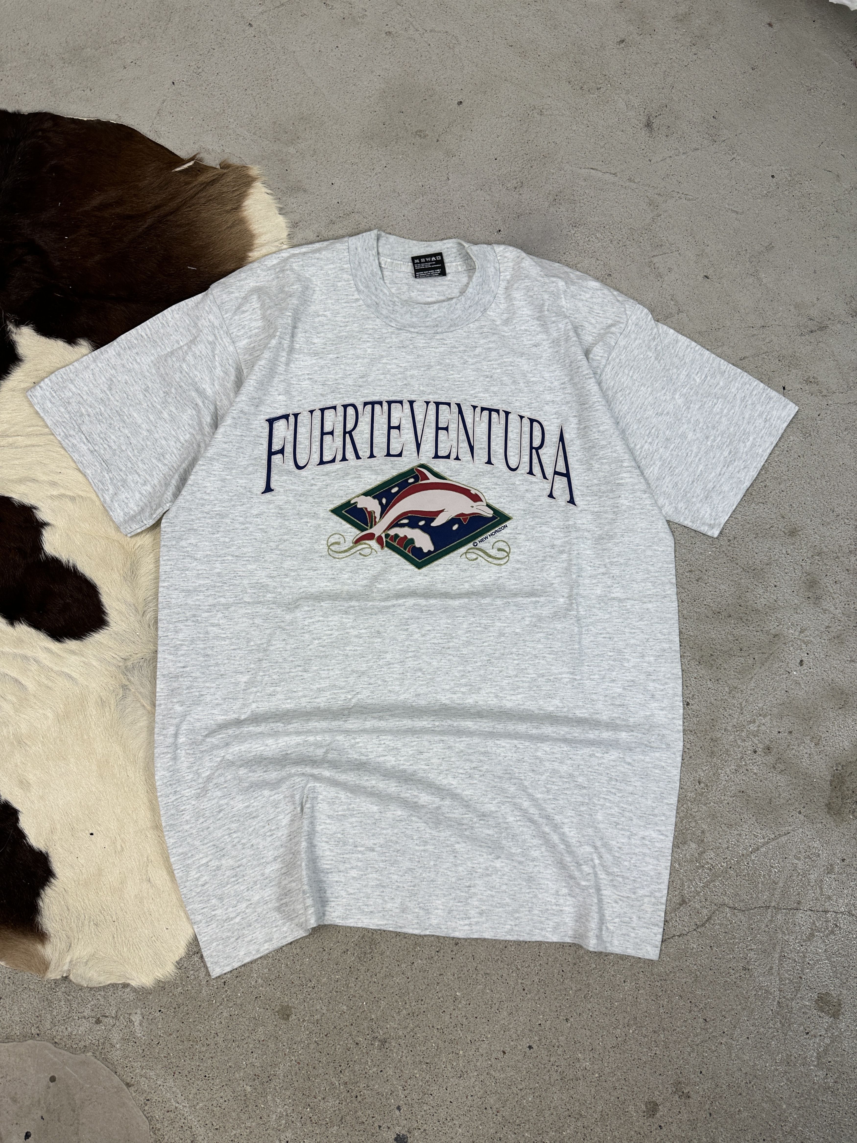 Vintage Vintage Oversize Printed Fuertaventura 90s T-shirt Size US L / EU 52-54 / 3 - 1 Thumbnail