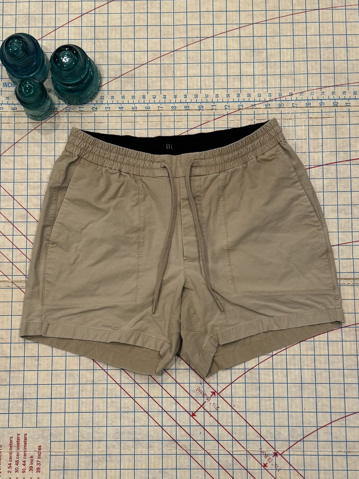 Lululemon Bowline Shorts Tan Mens Size Large 5.5” Inseam