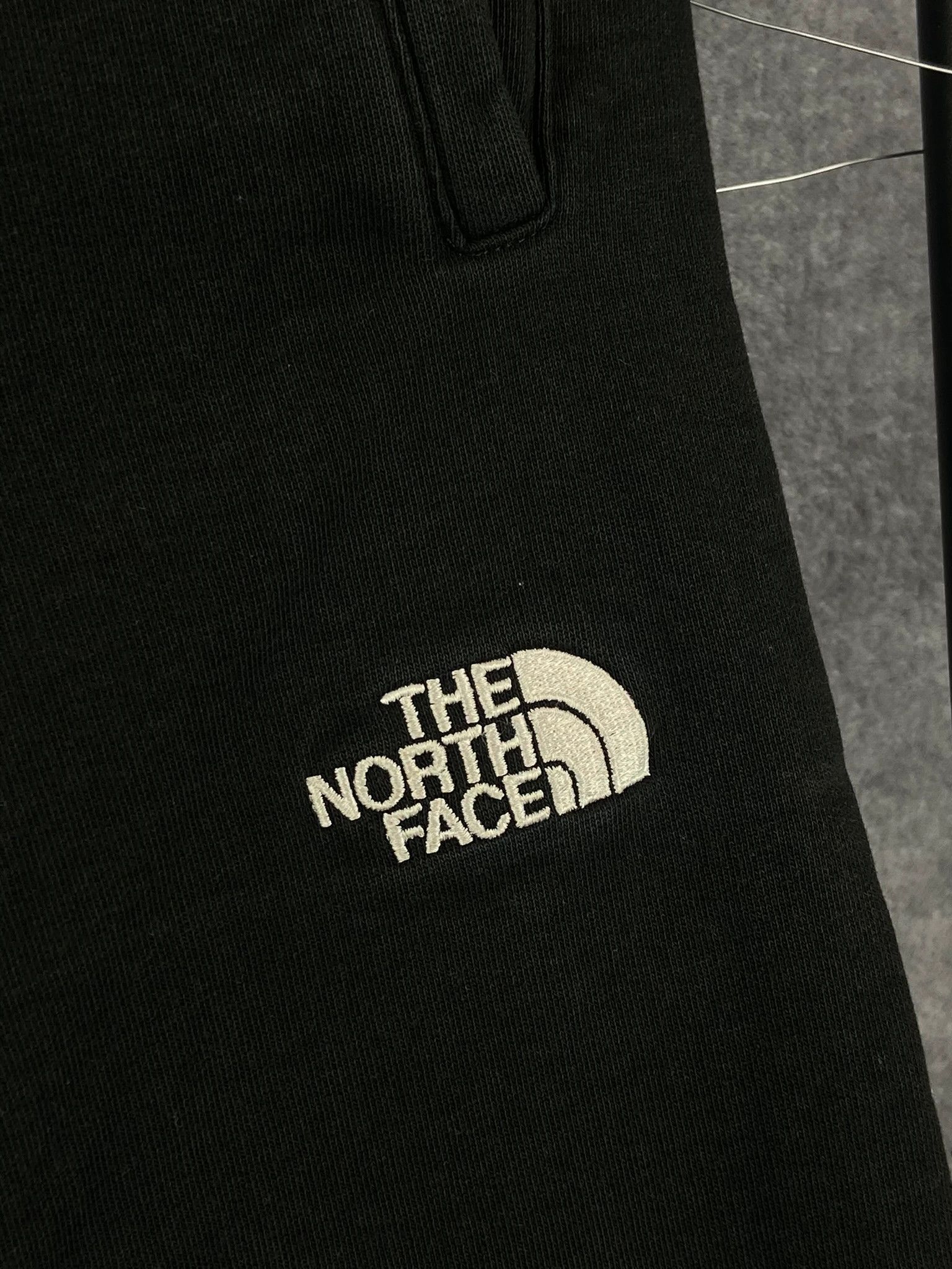 The North Face The North Face Black Sweatpants Small Classic Fit Size US 28 / EU 44 - 2 Thumbnail