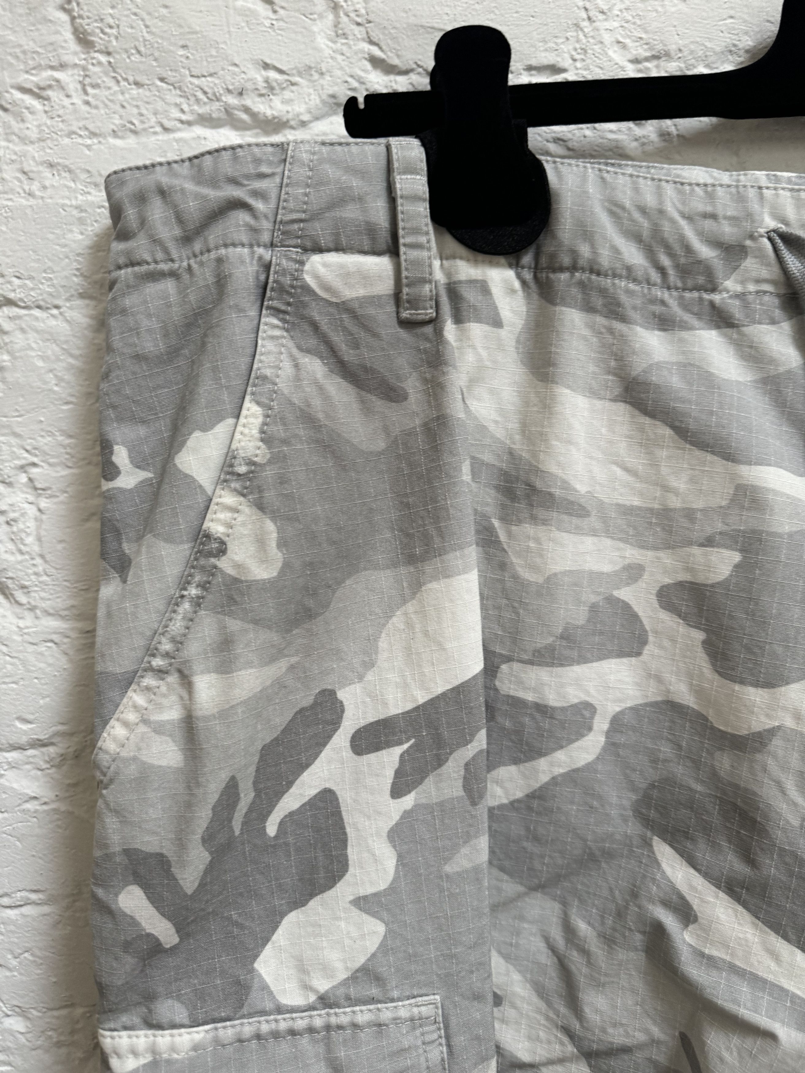 Balenciaga 2000$ Balenciaga Men's Camo Cargo Shorts Light Grey Size US 38 / EU 54 - 4 Thumbnail