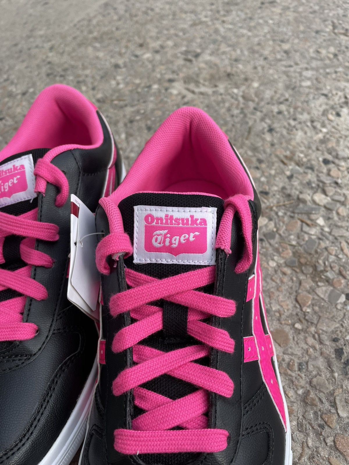 Asics NWB Asics Onitsuka Tiger Black Pink Sneakers EU 39 US 6 Size US 6 / IT 36 - 5 Thumbnail