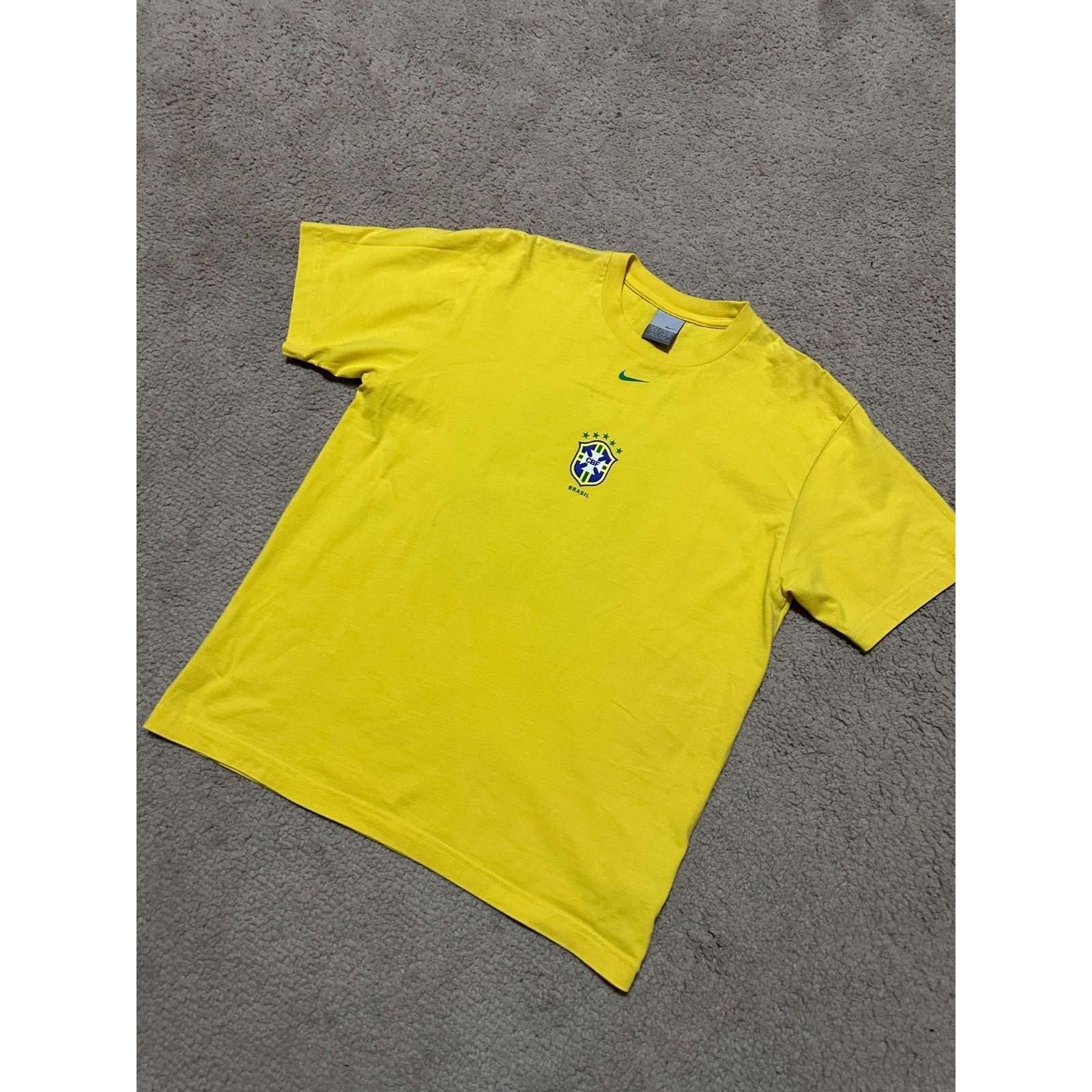 Nike Nike 2000s Brasil Ronaldinho #10 T-Shirt (L) Size US L / EU 52-54 / 3 - 2 Thumbnail
