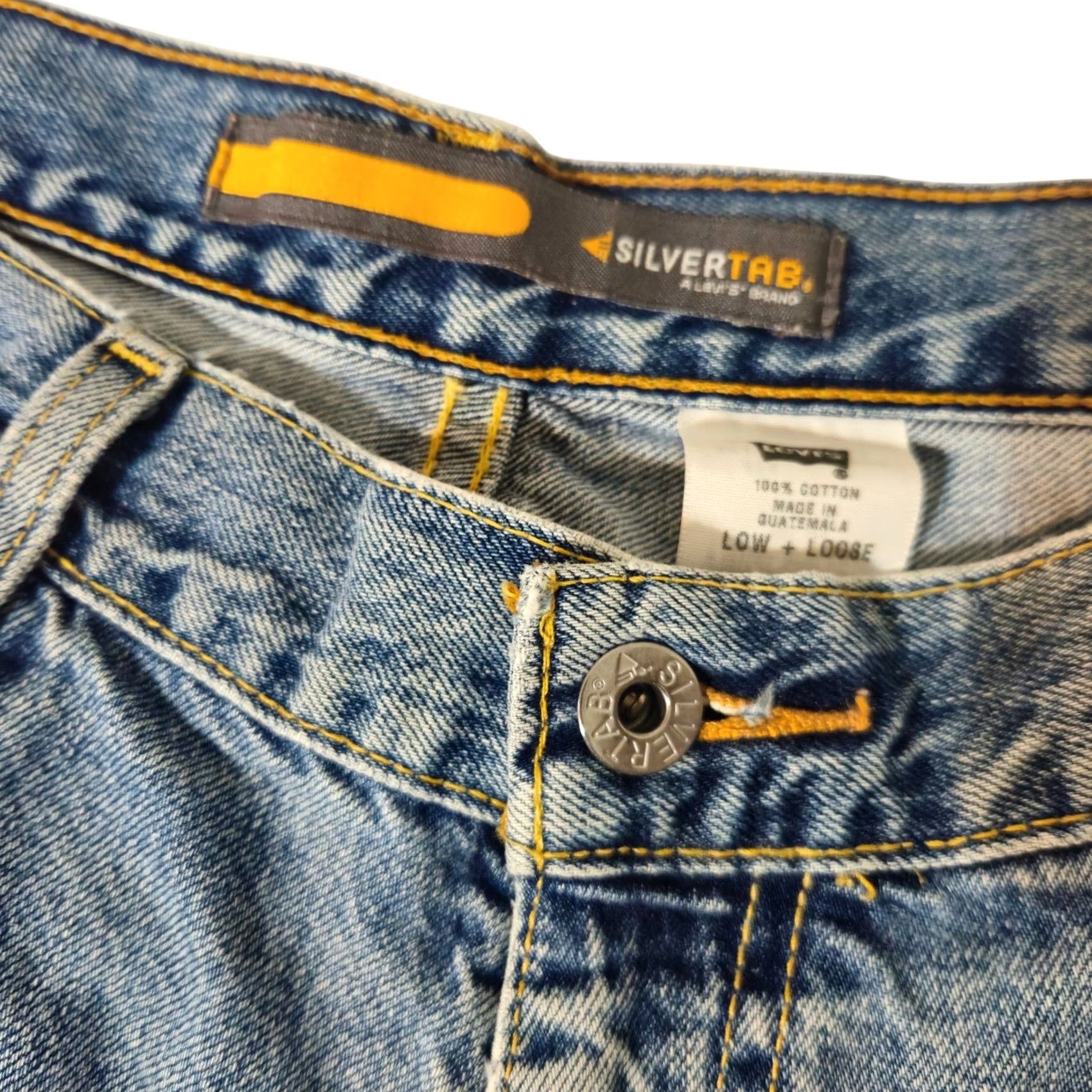 Levi's VINTAGE Levi's SilverTab Denim Shorts 36 Mens Low Baggy 90s Light Wash Denim Bermuda Casual Mens Size US 36 / EU 52 - 3 Thumbnail