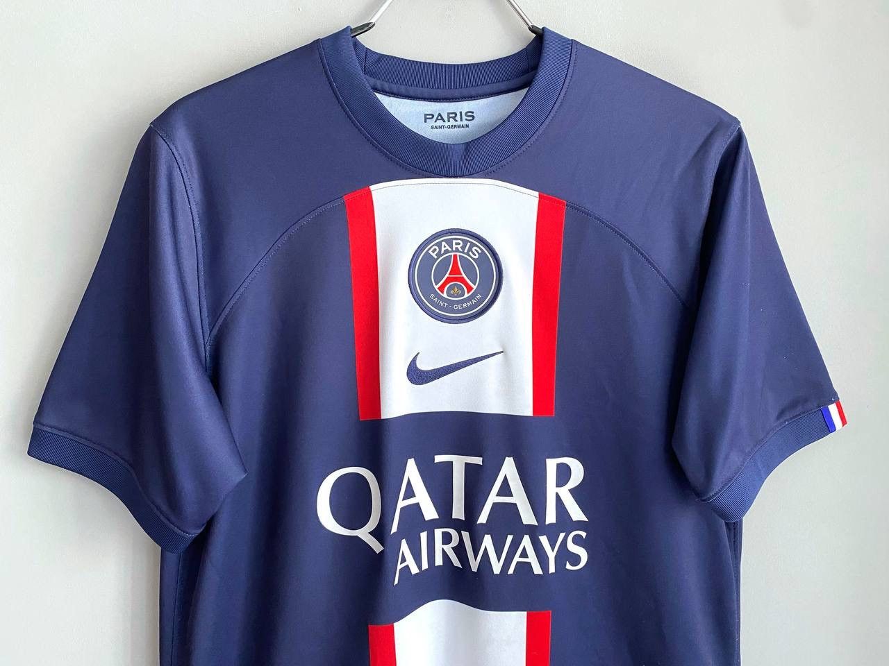 Nike PSG Paris Saint Germain 2022/23 Home Soccer Jersey, Size M Size US M / EU 48-50 / 2 - 3 Thumbnail