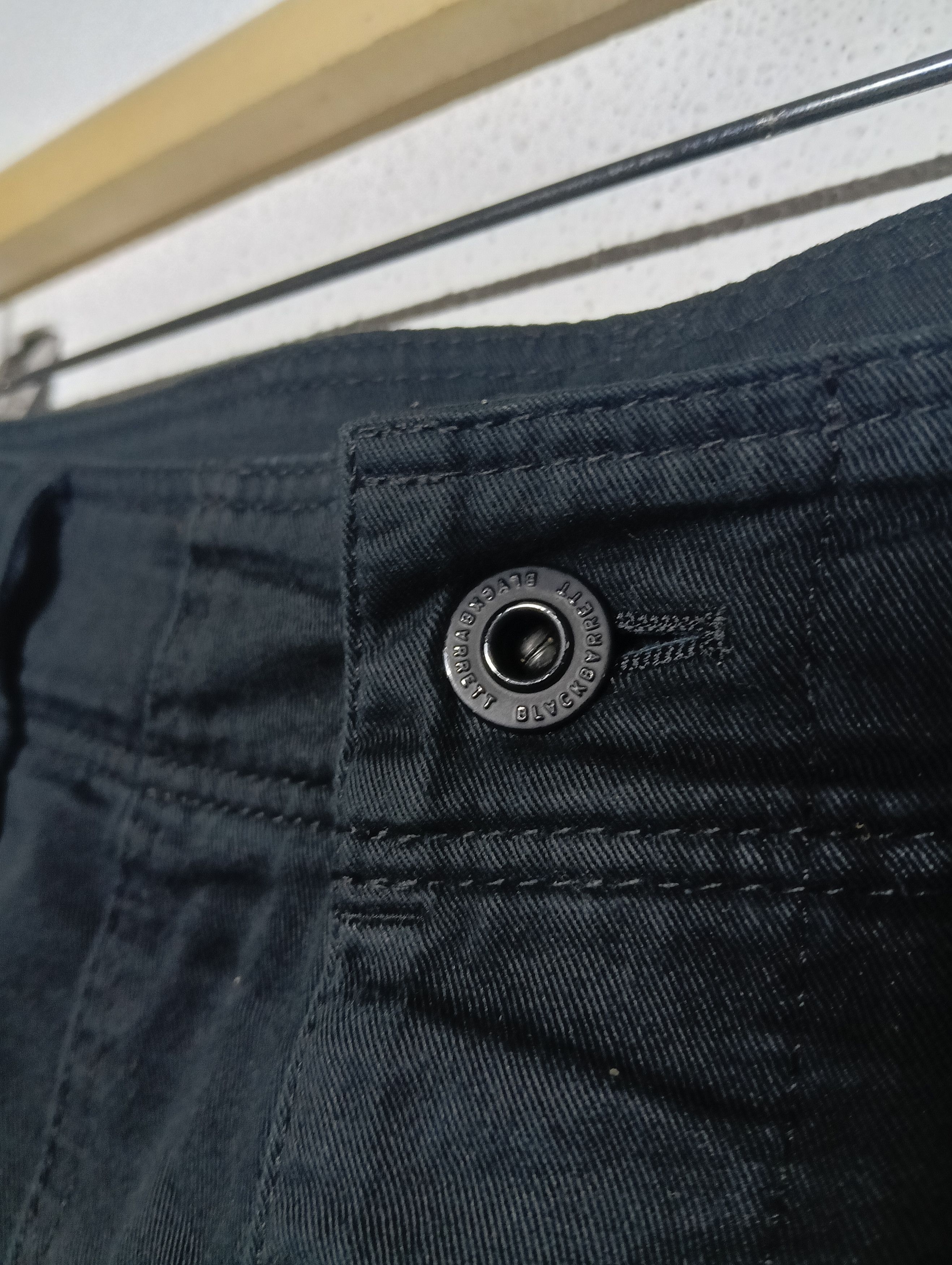 Black Barrett × Neil Barrett black barrett by neil barrett tactical cargo 3/4 pants Size US 32 / EU 48 - 8 Thumbnail