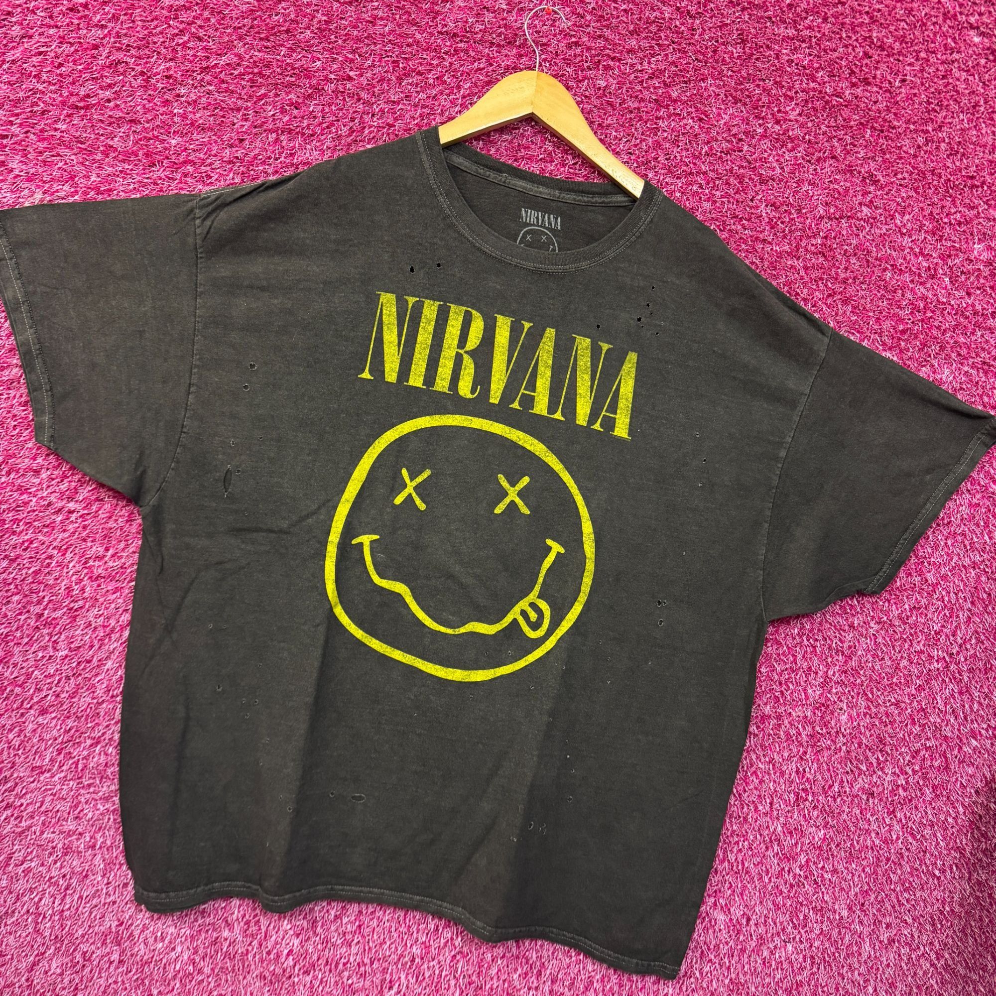 Nirvana Nirvana Nevermind Smiley Distressed Grunge Rock Band Tee O/S Size US L / EU 52-54 / 3 - 3 Thumbnail