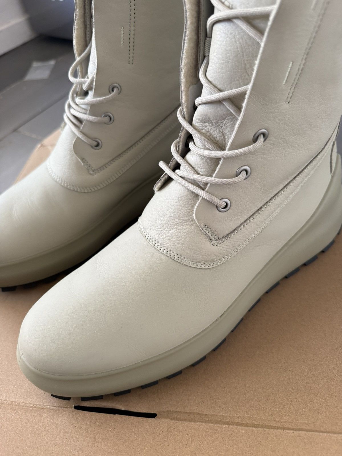 Stone Island Shadow Project Shadow Project Ecru Chapter 2 Duck Boots Size US 11 / EU 44 - 2 Thumbnail