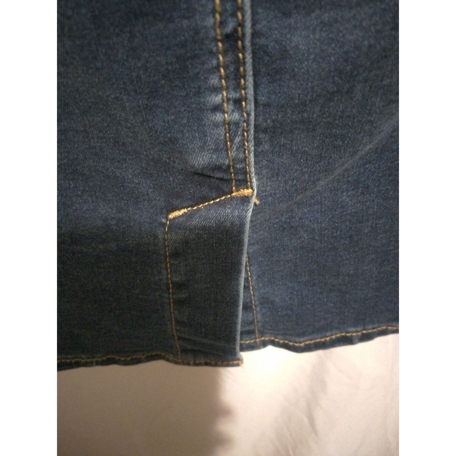 Apt. 9 Apt 9 Size 8 Jean Skirt With Slit In Back 5 Buttons Front Size 30" / US 8 / IT 44 - 5 Thumbnail