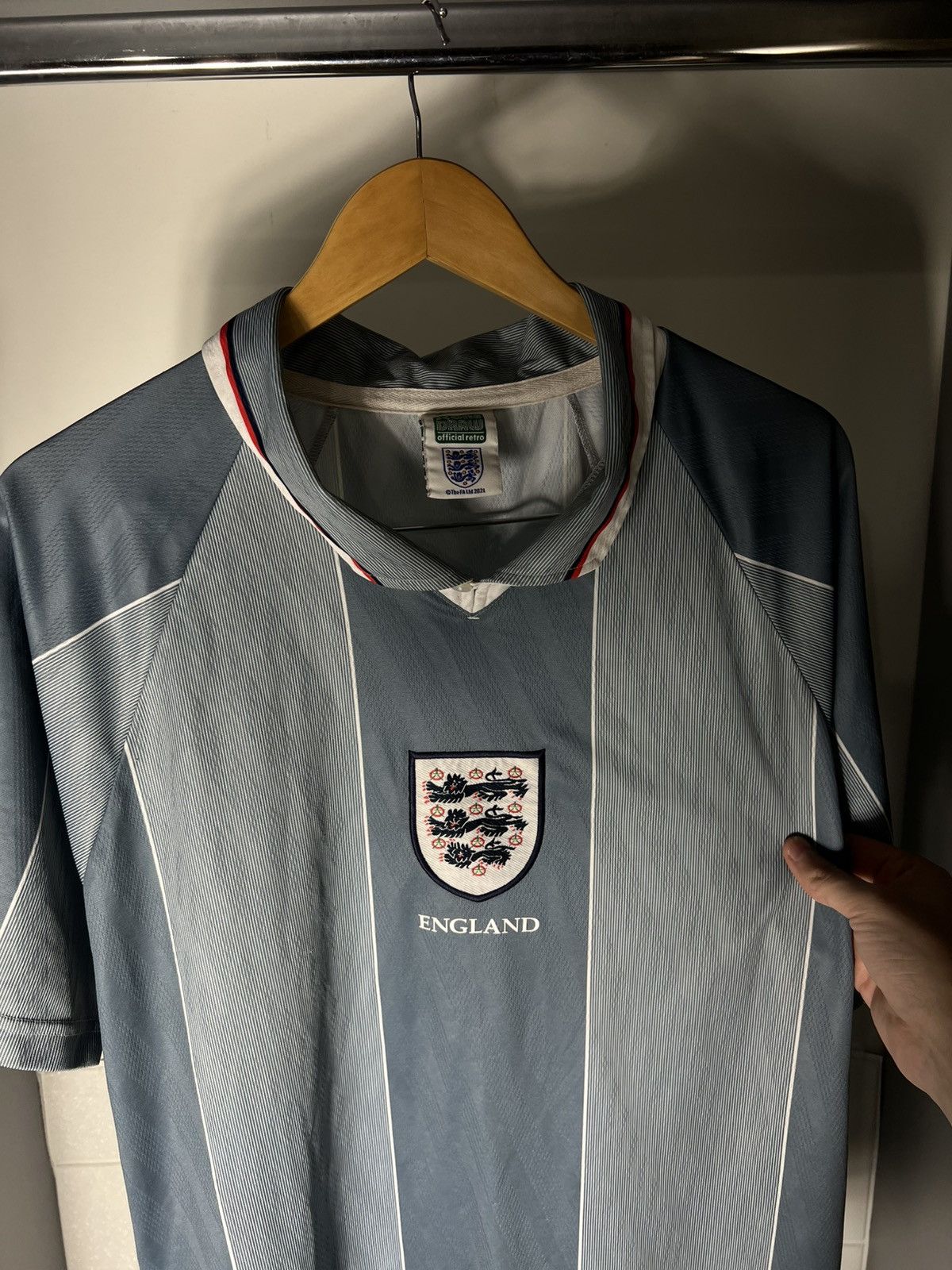 Vintage VERY RARE UMBRO ENGLAND RETRO SOCCER JERSEY MANCHESTER 90s Y2K Size US L / EU 52-54 / 3 - 12 Thumbnail