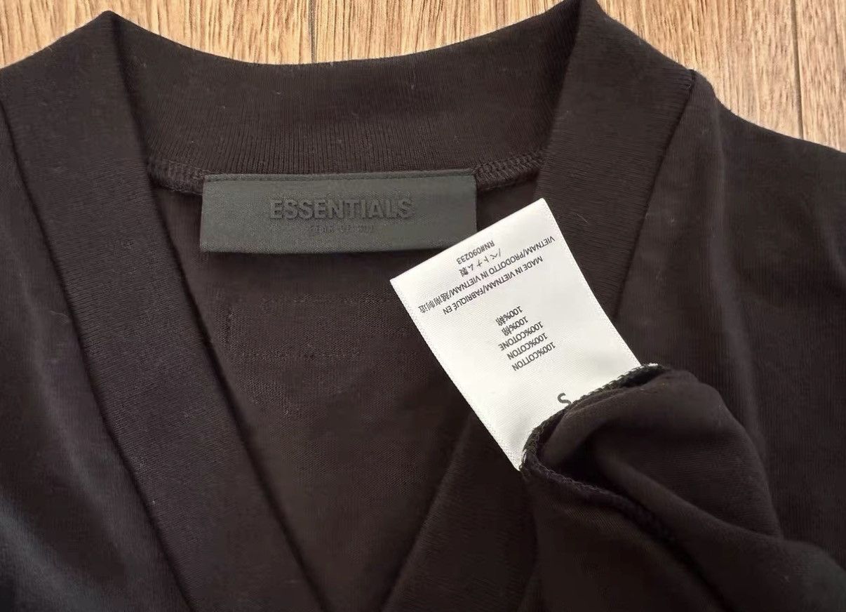 Fear of God Fear Of God Essentials SS23 V-NECK CORE S JET BLACK Size US S / EU 44-46 / 1 - 3 Thumbnail