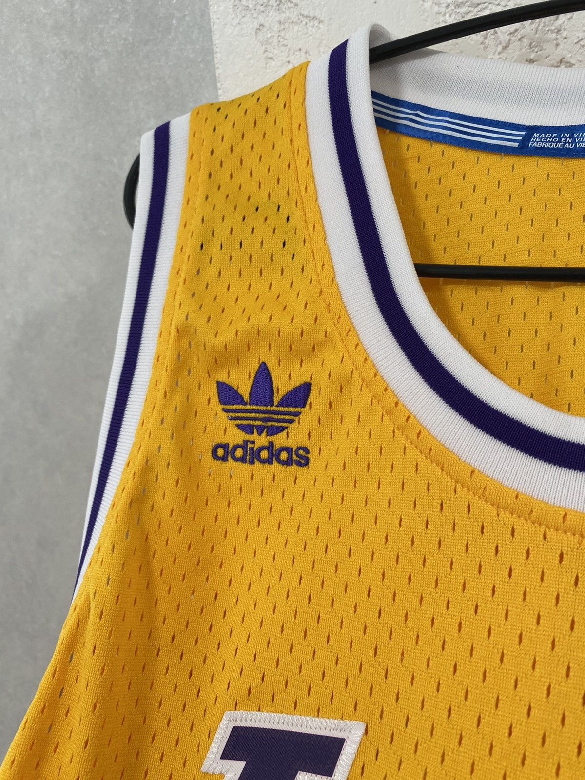 Adidas Adidas Originals Los Angeles Lakers Johnson Swingman Jersey Size US L / EU 52-54 / 3 - 5 Thumbnail