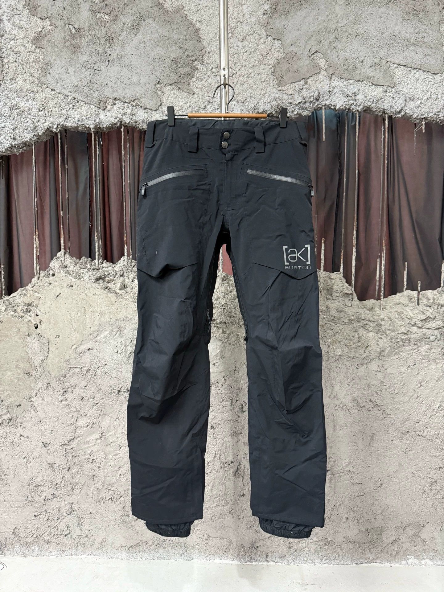 Burton Burton AK457 Snow Pants M w/ Flaws Size US 32 / EU 48 - 1 Thumbnail