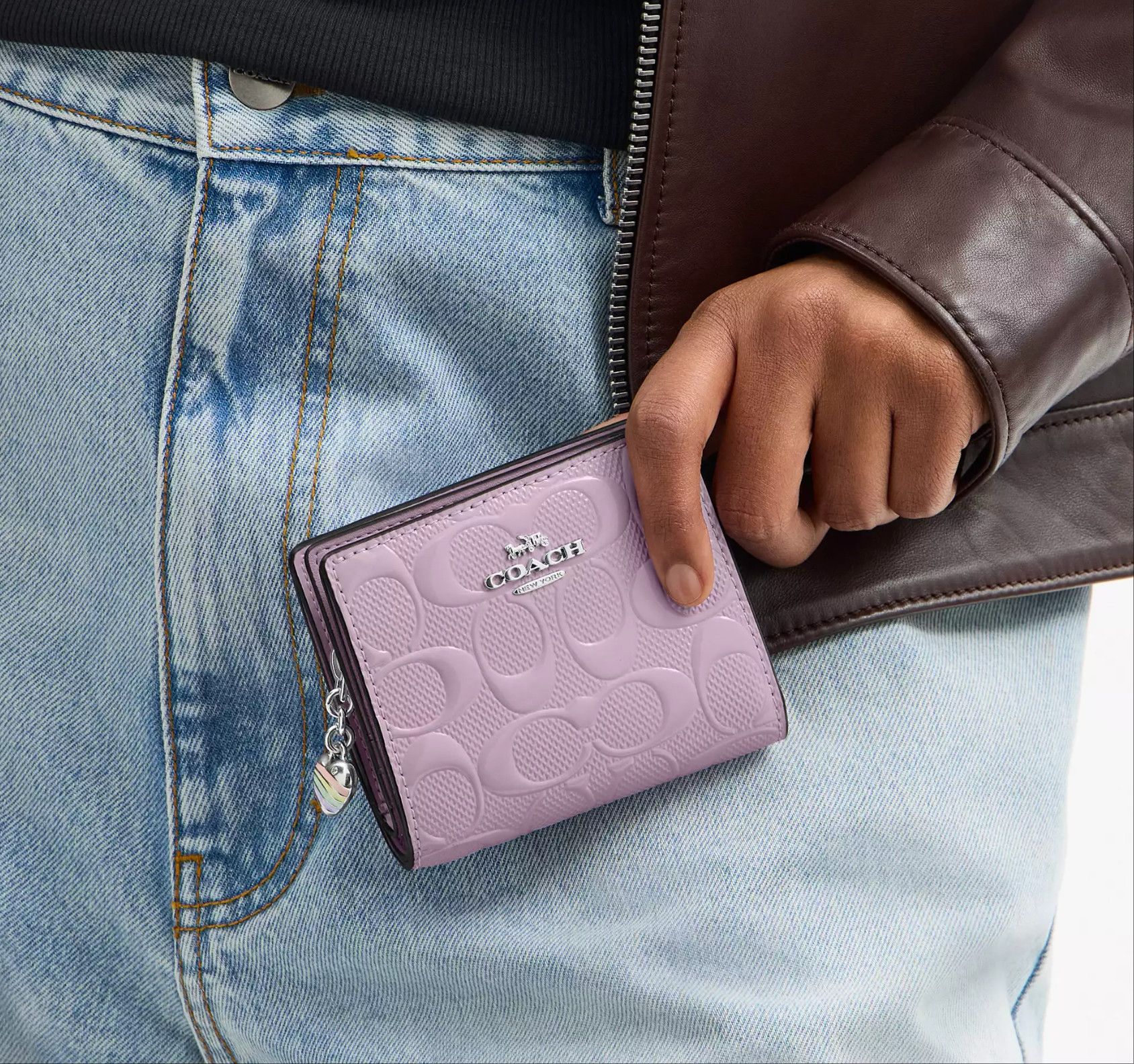 Coach Snap Wallet In Signature Leather With Heart Charm CDF21 Size ONE SIZE - 9 Thumbnail