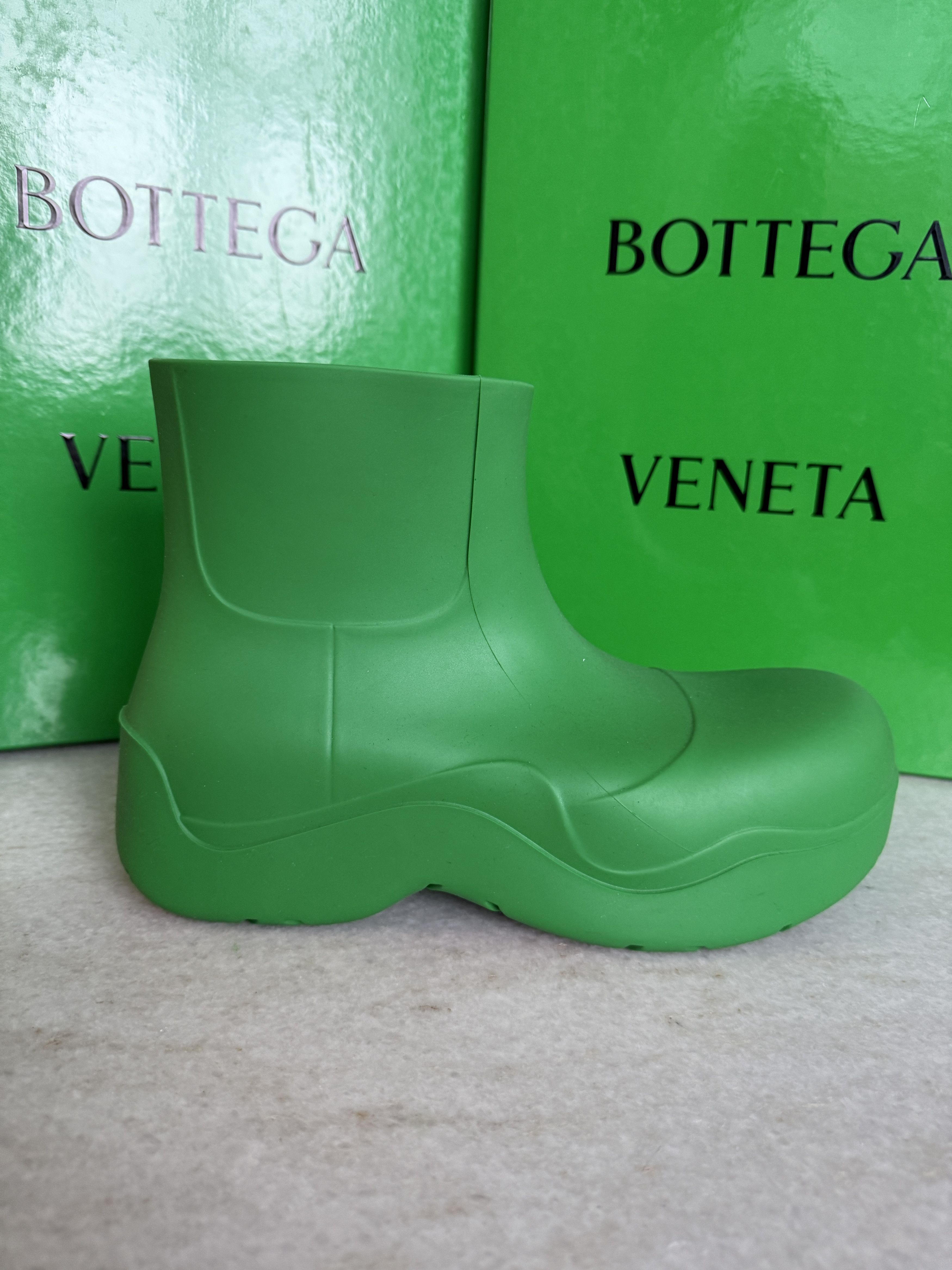Bottega Veneta Bottega Veneta 763725 Green Men display picture 2