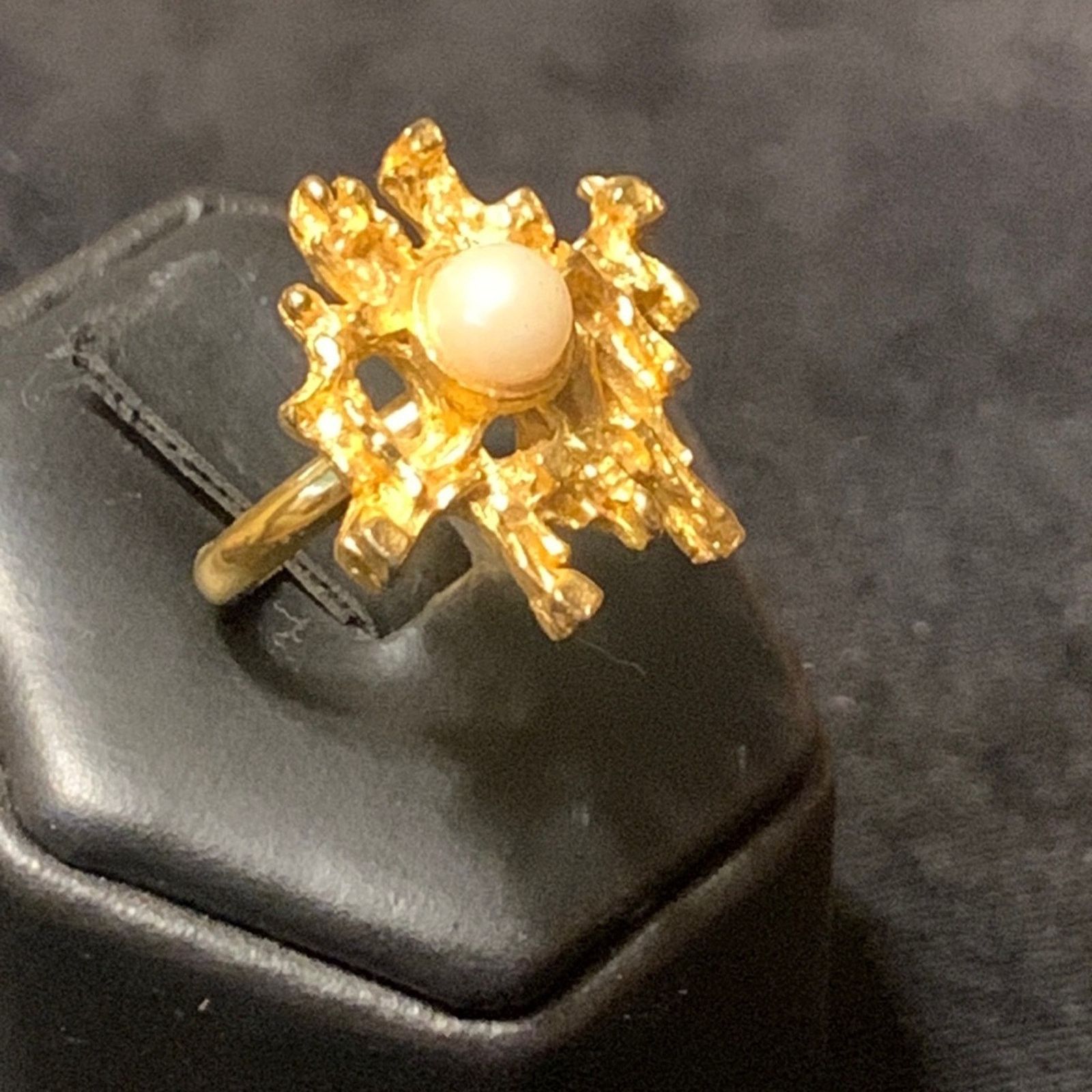 Vintage 70’s brutalist modernist adjustable golden ring faux pearl Size ONE SIZE - 1 Thumbnail