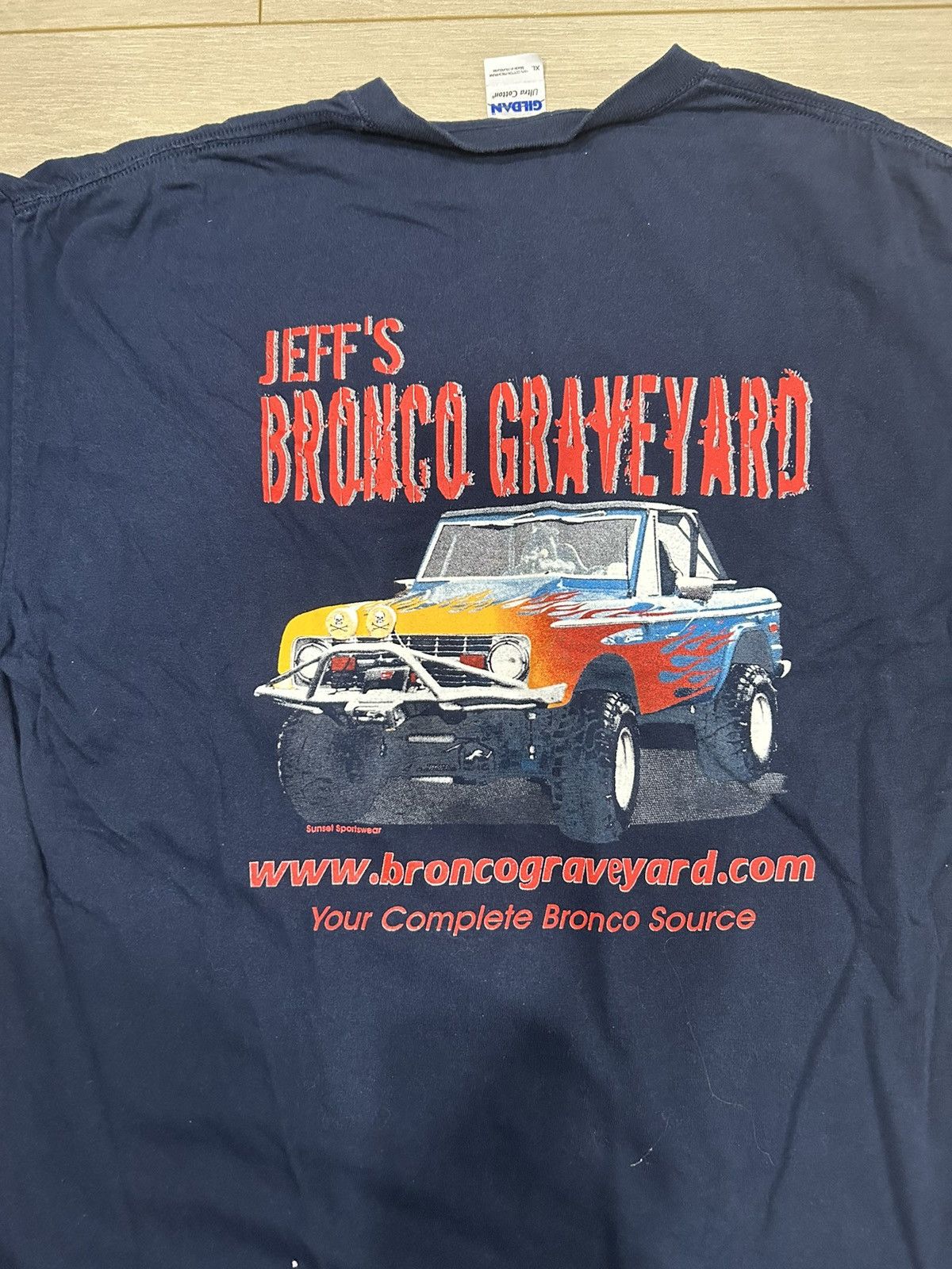Vintage Vintage bronco car shop T-shirt Size US XL / EU 56 / 4 - 5 Thumbnail