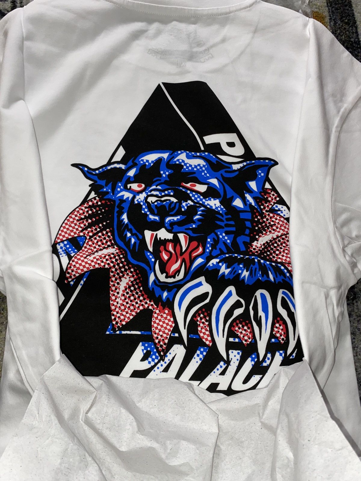 Palace Palace Ripped T-Shirt White Size US XL / EU 56 / 4 - 2 Thumbnail