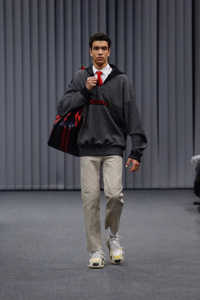 Balenciaga Balenciaga FW17 HOMME embroidered logo half-zip turtleneck Size US S / EU 44-46 / 1 - 9 Thumbnail