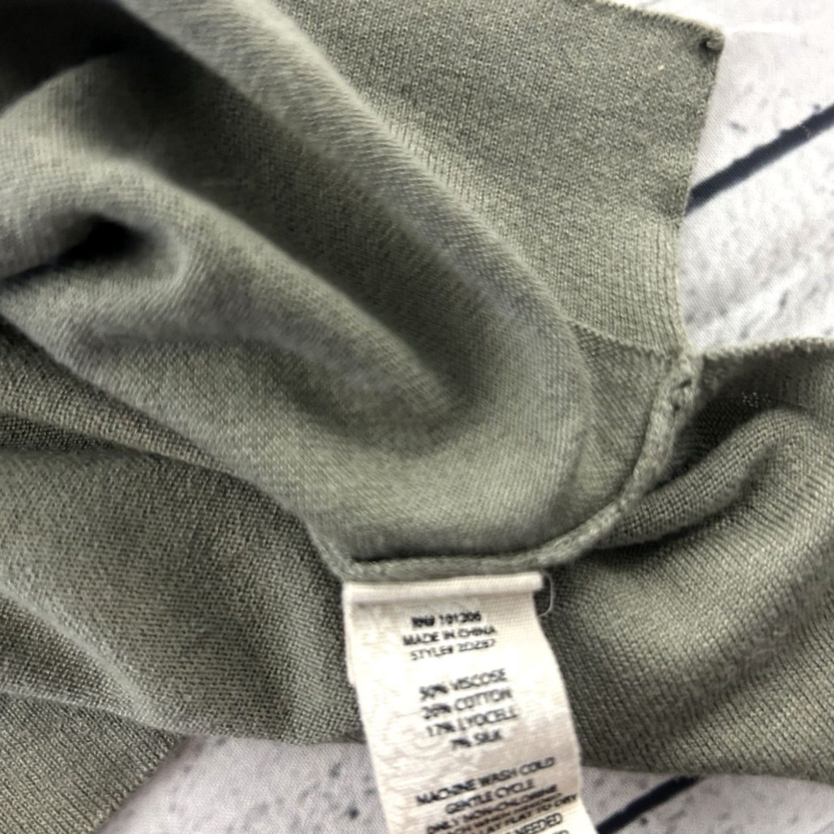 Soft Surroundings Soft Surroundings Shirt Women Small Green Viscose Silk Long Sleeve Button Back Top Size S / US 4 / IT 40 - 5 Thumbnail