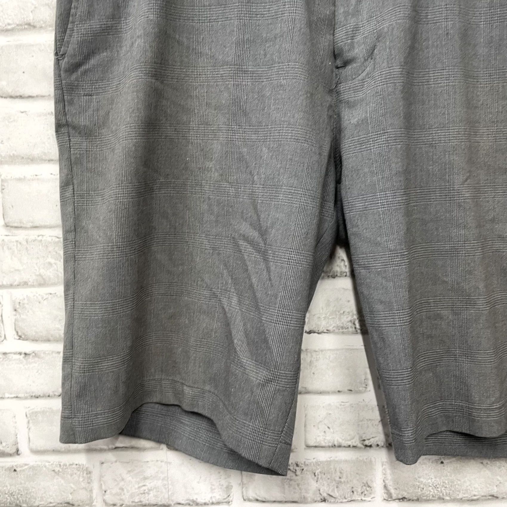 TravisMathew Travis Mathew Gray Polyester Blend Casual Shorts Mens 38 Chino Regular Size Size US 38 / EU 54 - 3 Thumbnail