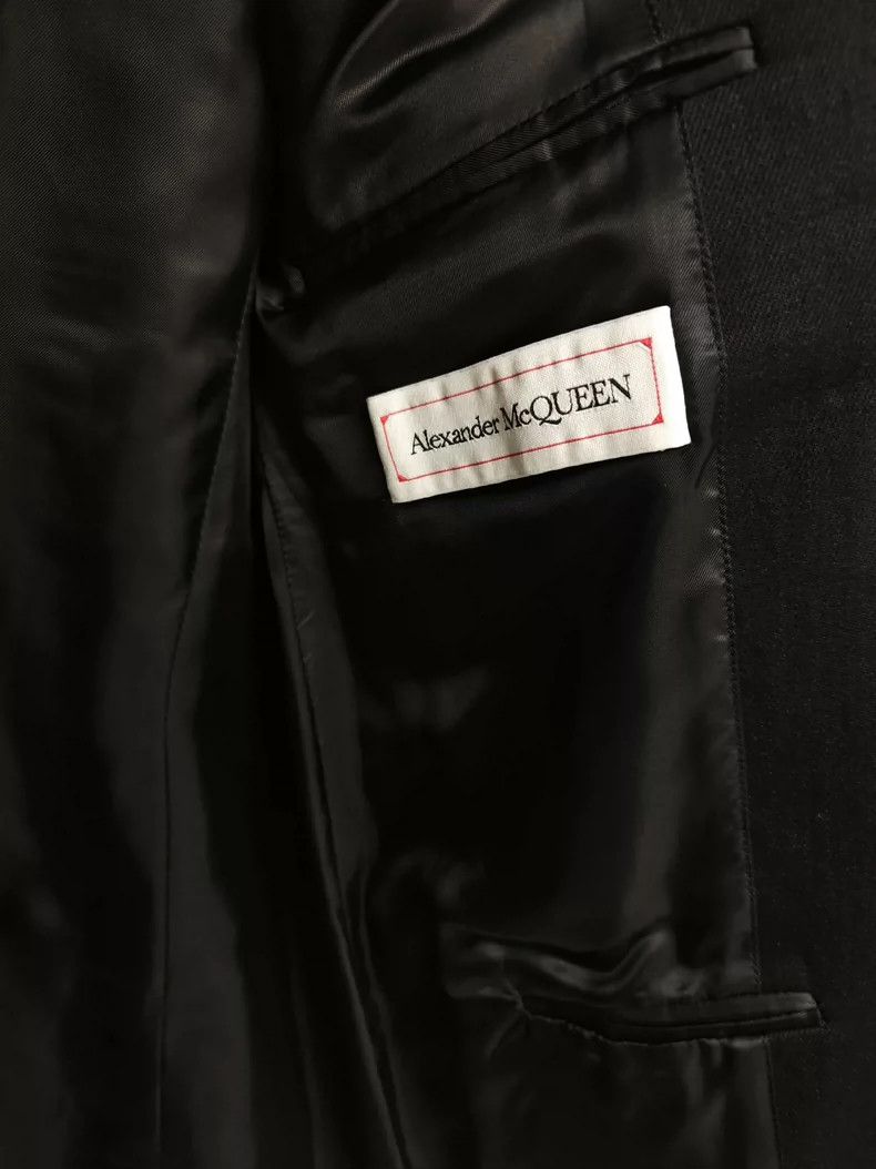 Alexander McQueen Alexander McQUEEN size 46 Black visible thread single brea Size 46S - 7 Thumbnail