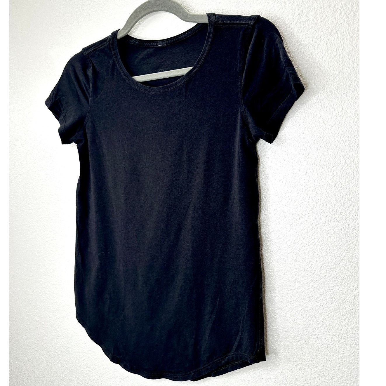 Lululemon Lululemon Black Round Neck Short Sleeve Tee Shirt 6 Size M / US 6-8 / IT 42-44 - 2 Thumbnail
