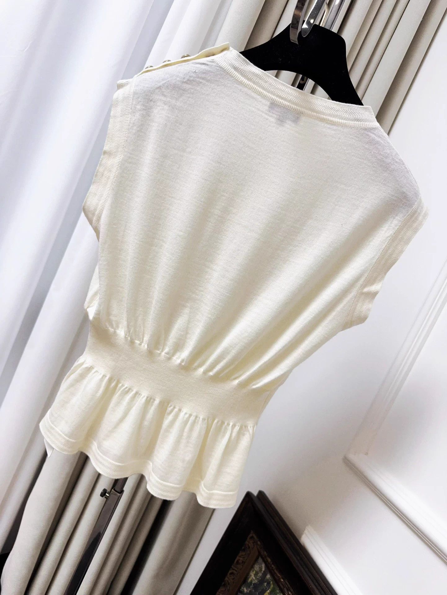Chanel Chanel ivory sleeveless waist-cinched knit top 36 women's Size XS / US 0-2 / IT 36-38 - 2 Thumbnail