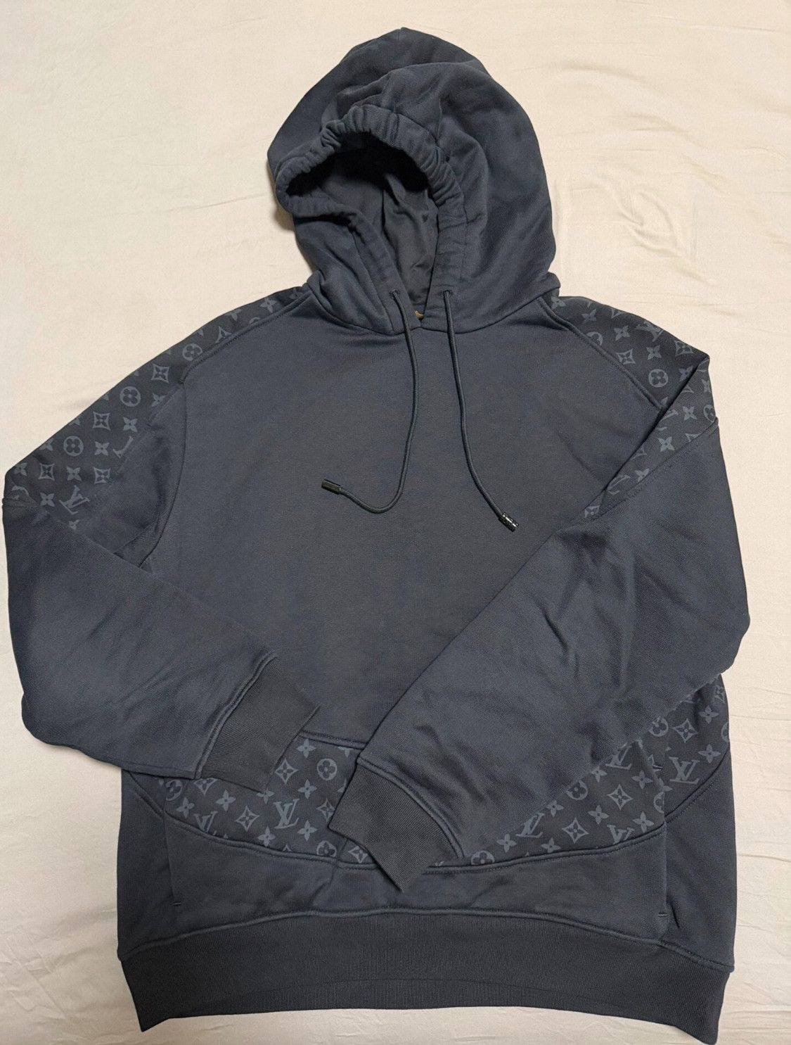 Louis Vuitton Louis Vuitton Black Letter Circle Full Print Hoodie Size US L / EU 52-54 / 3 - 1 Thumbnail