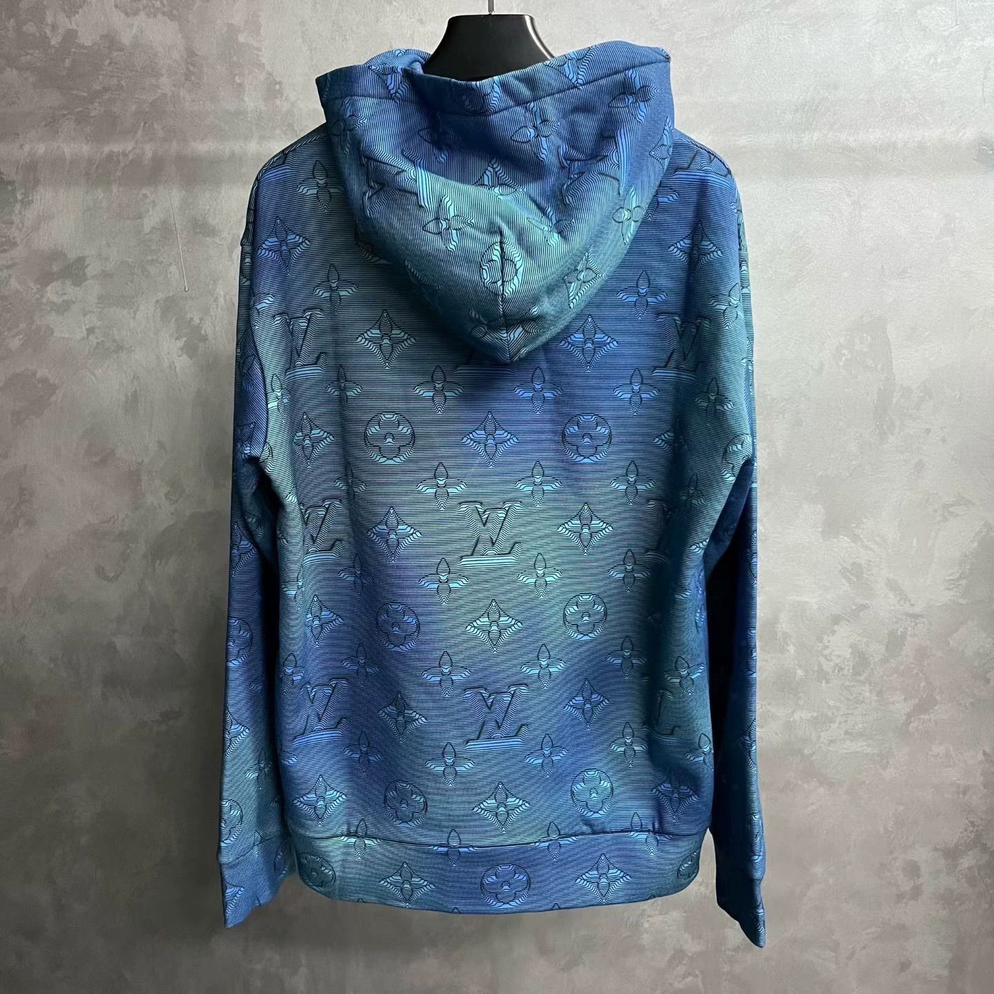 Louis Vuitton louis vuitton blue logo printed sweatshirt Size US XL / EU 56 / 4 - 5 Thumbnail