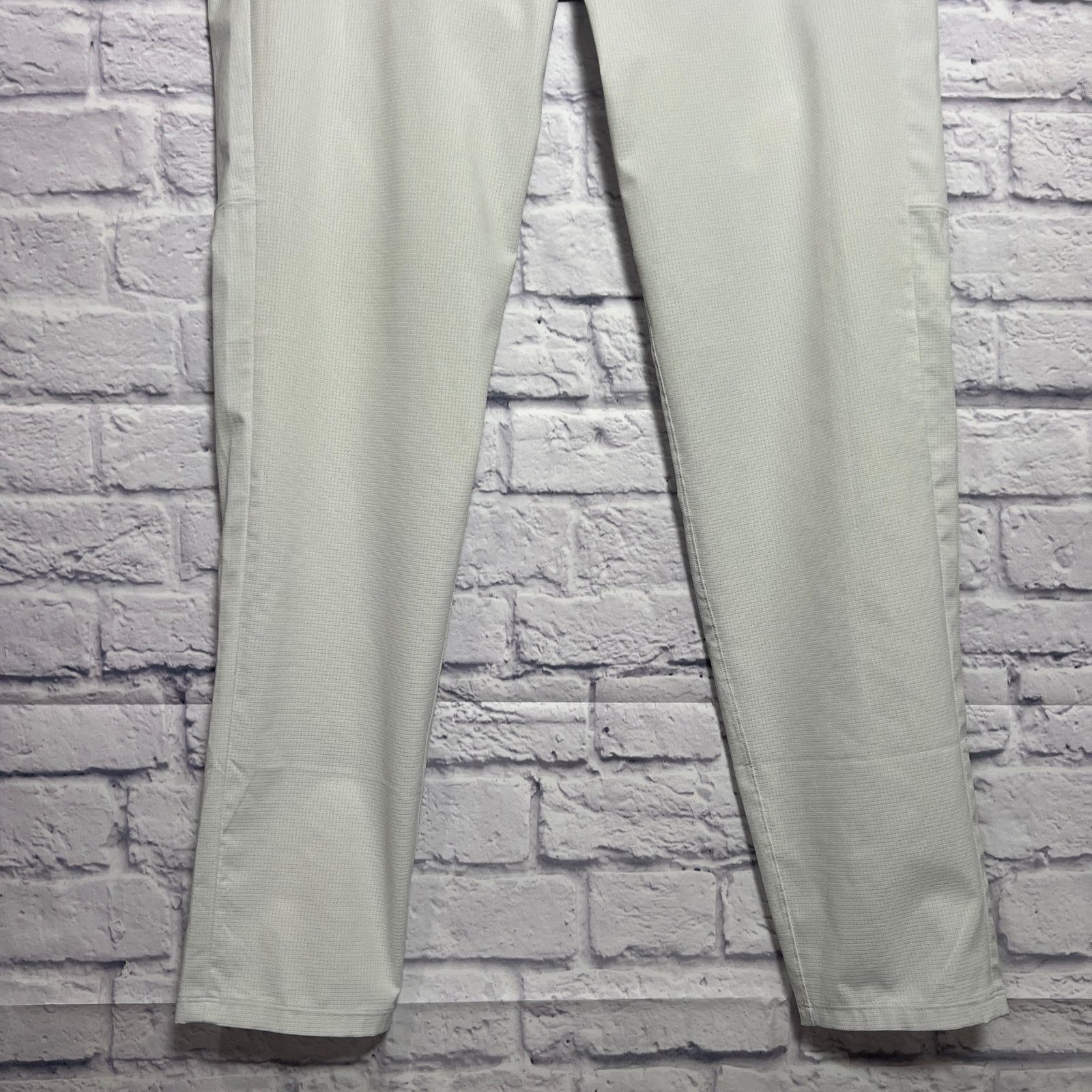 Lululemon Lululemon Commission Slim Ventlight Pant White Opal 33x33 Size US 33 - 9 Thumbnail
