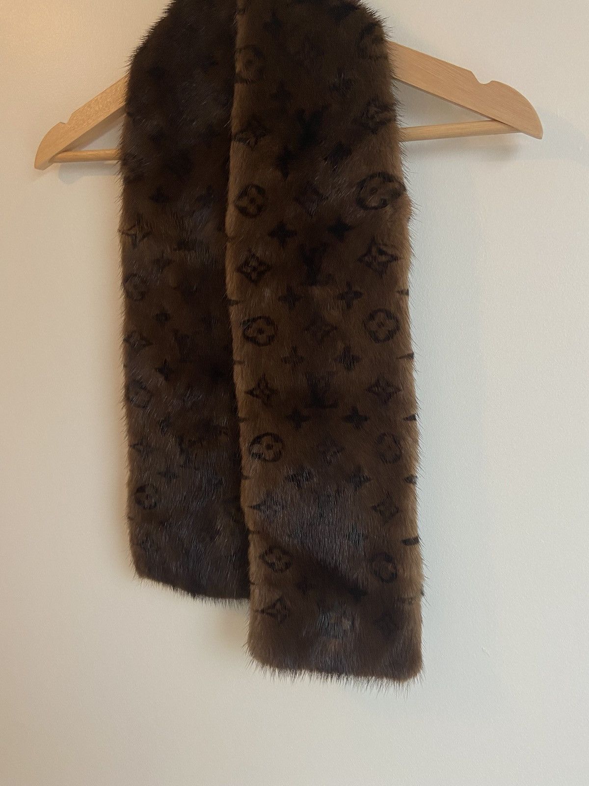 Louis Vuitton Louis Vuitton 2015 Monogram Mink Stole Size ONE SIZE - 2 Thumbnail