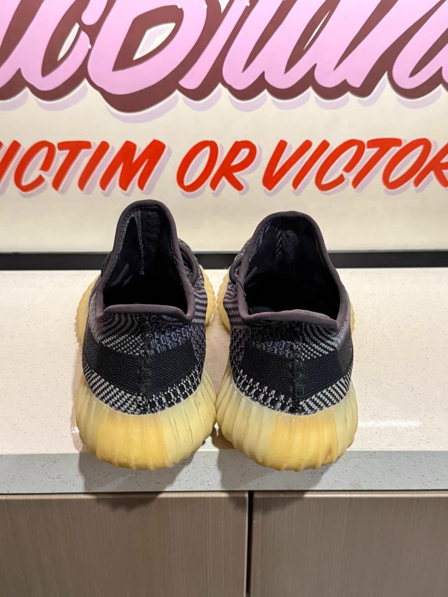 Adidas adidas Originals Yeezy Boost 350 V2 "Carbon" Ｑ20 Size US 10 / EU 43 - 3 Thumbnail