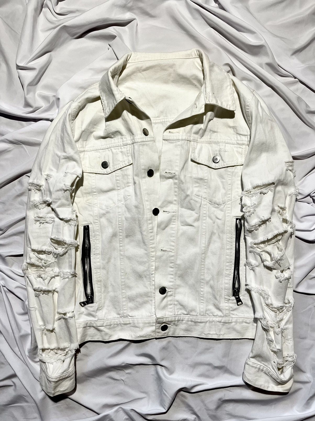 Balmain Balmain White Destroyed Distressed Denim Jacket Size US S / EU 44-46 / 1 - 1 Thumbnail