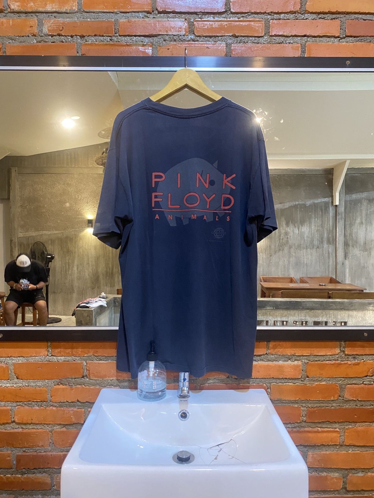 Band Tees × Pink Floyd × Vintage Vintage Pink Floyd Animals AOP T-Shirt Size US XL / EU 56 / 4 - 2 Thumbnail