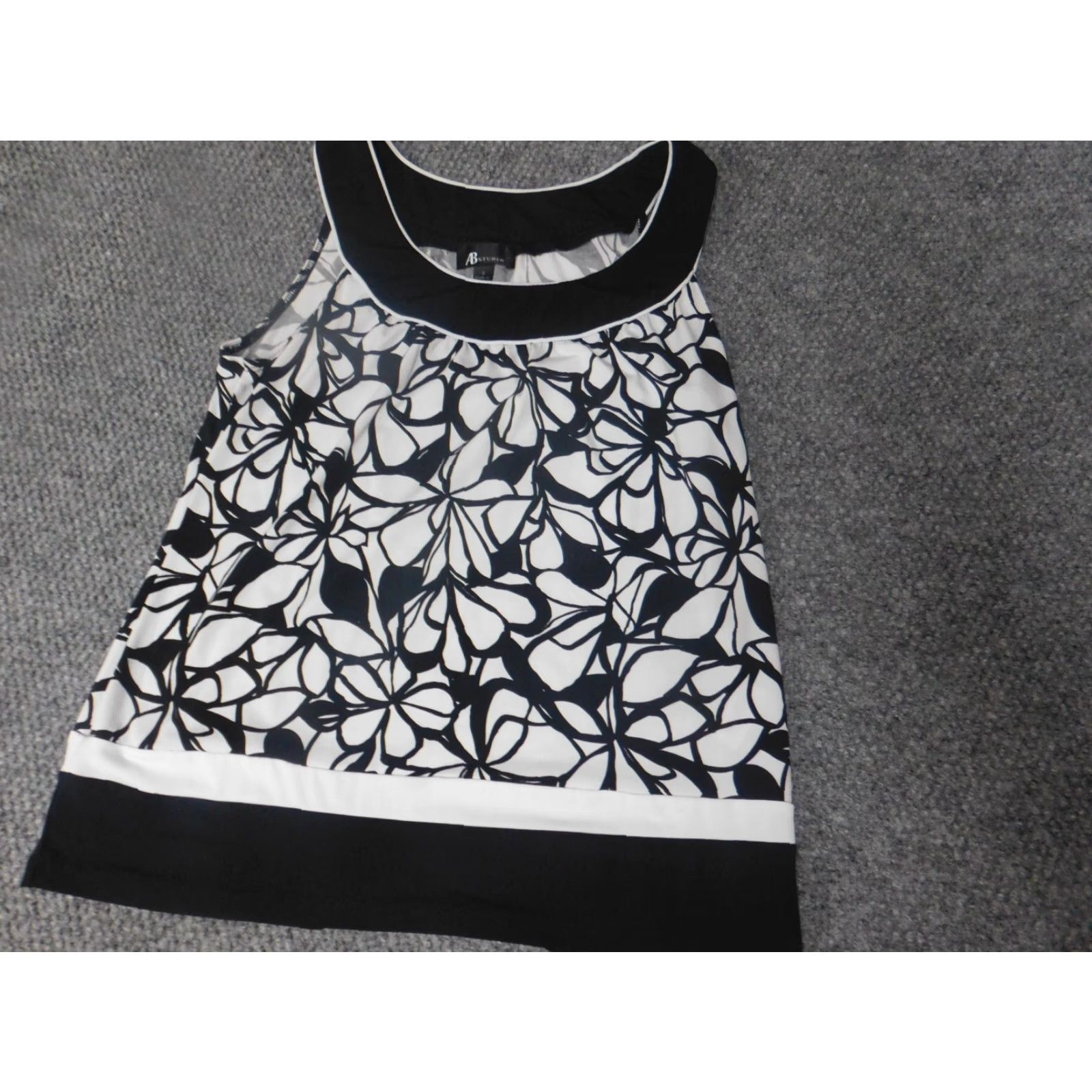 Vintage AB Studio Blouse Sleeveless Black Floral Knit Polyester Round Neck Pullover Regular Womens S Small Casual Eyelet Pleated Modern 2020s Style Girls? Size S / US 4 / IT 40 - 2 Thumbnail
