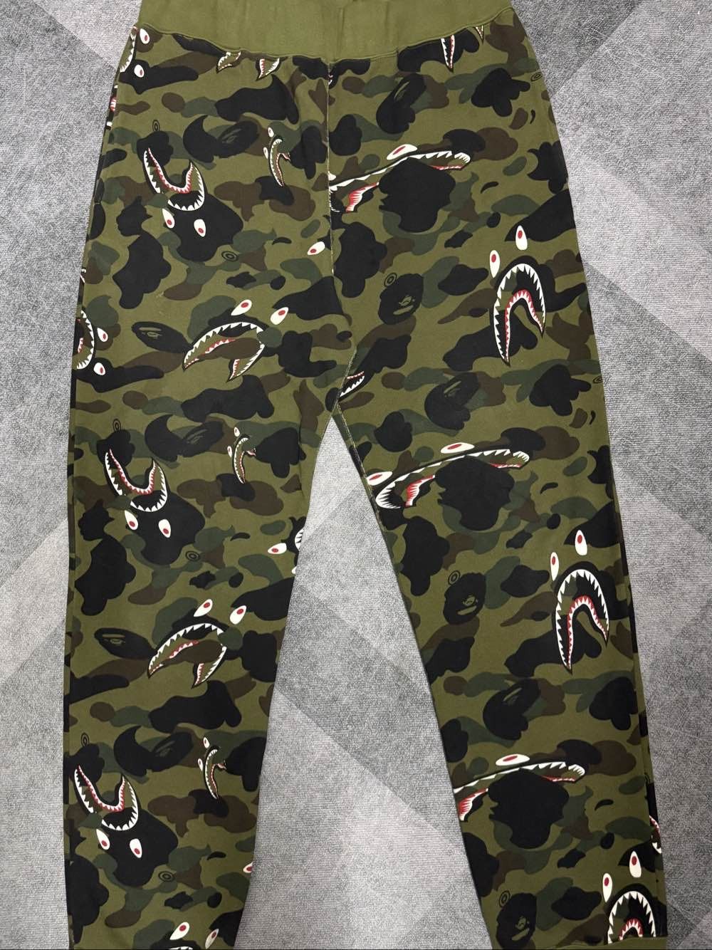Bape A Bathing Ape Camo Shark Sweatpants Size 38 Size US 38 / EU 54 - 1 Thumbnail