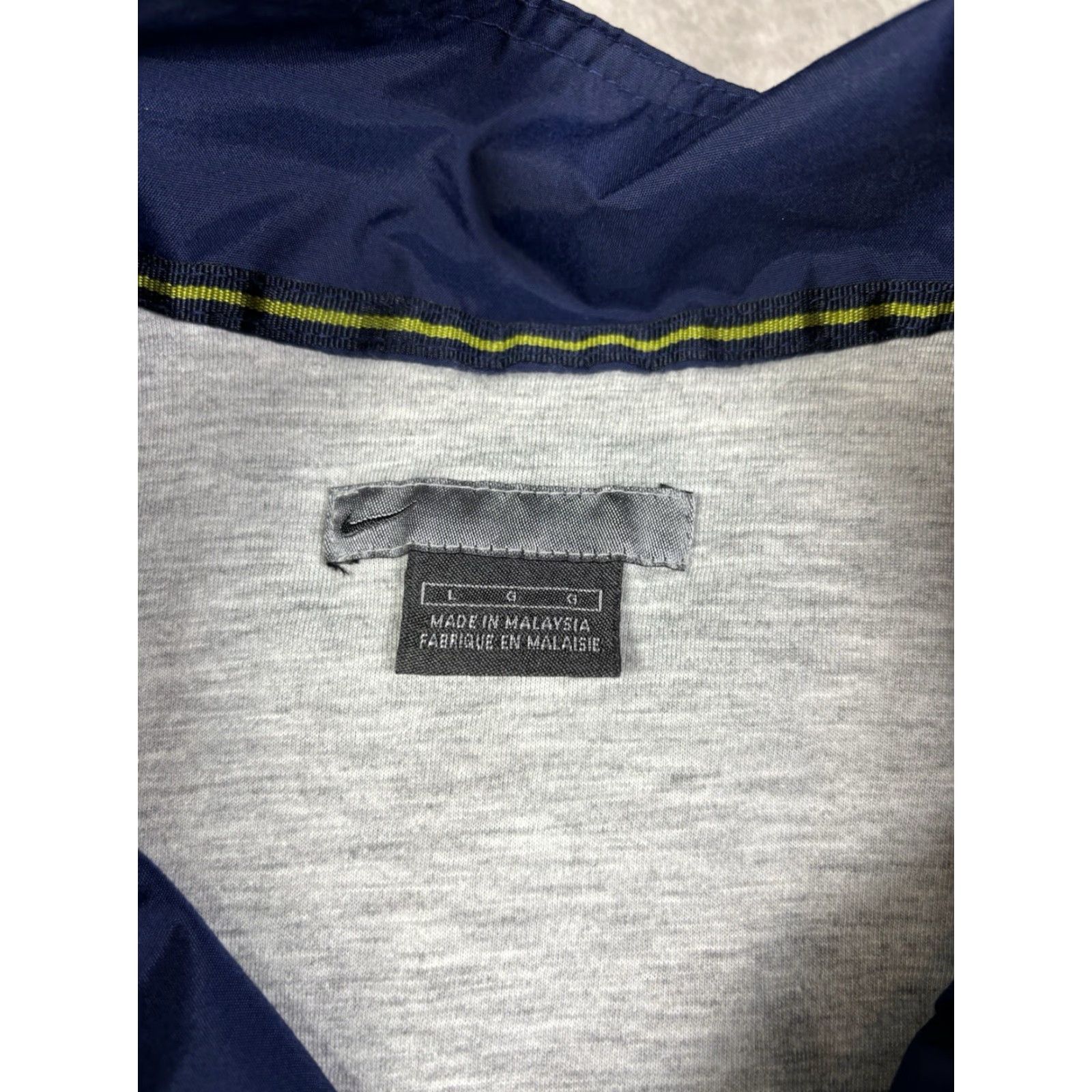 Nike VINTAGE Nike Windbreaker Jacket, Full Zip, Nylon Softshell, Blue, Size L, Men’s, 90s, Sports, Retro, Dri-Fit, Logo, Casual, Travel, Workwear Size US L / EU 52-54 / 3 - 3 Thumbnail