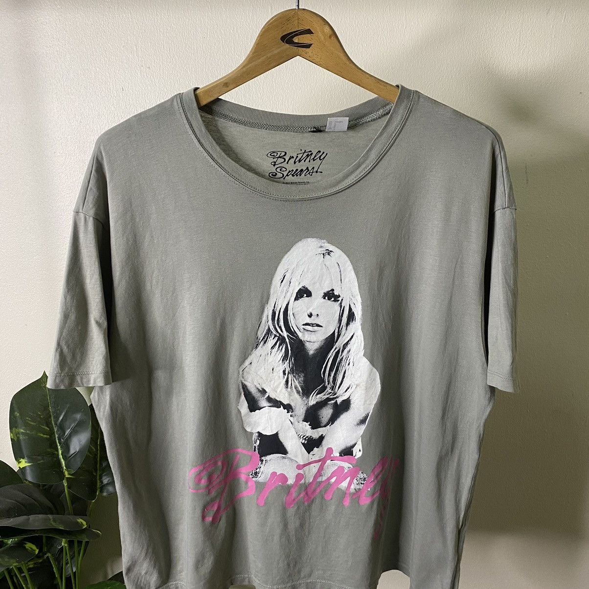 Band Tees × H&M H&M x Britney Spears Collaboration Tan Tee Size US M / EU 48-50 / 2 - 2 Thumbnail