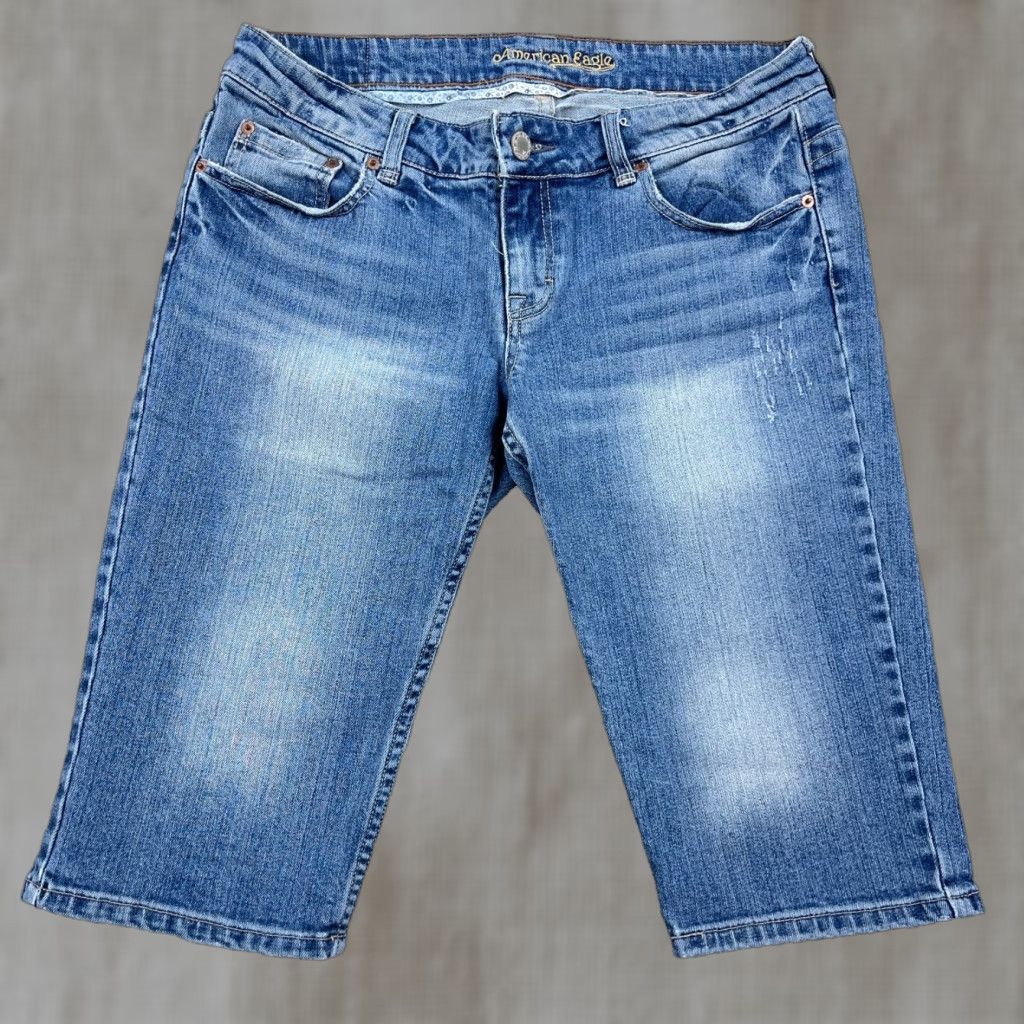 American Eagle Outfitters VINTAGE American Eagle Outfitters Capri Jeans Women 12 Low Rise Med Wash Denim Capri Jeans Womens 12 Blue 5-Pocket City Logo 90s Breakfast Size 34" / US 12 / IT 48 - 1 Thumbnail
