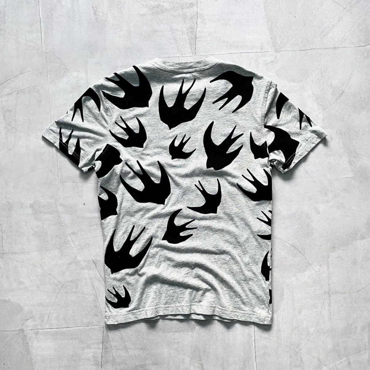 Alexander McQueen × Designer Alexander McQueen Bird All Over Print Velour T-shirt Tee Size XS / US 0-2 / IT 36-38 - 3 Thumbnail