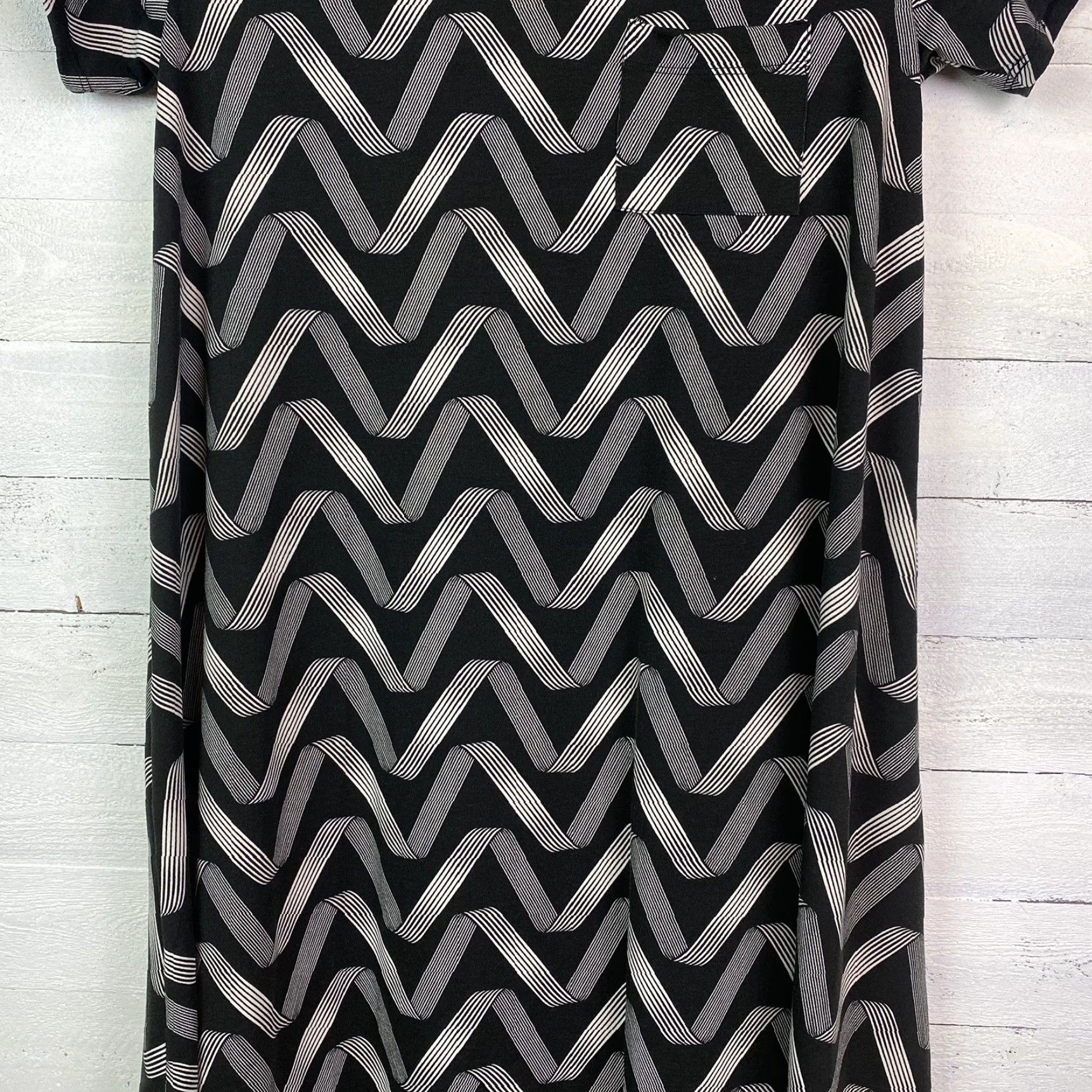 Vintage VINTAGE LuLaRoe Carly Dress Small Black White Chevron High Low Scoop Neck Swing Dress Size S / US 4 / IT 40 - 3 Thumbnail