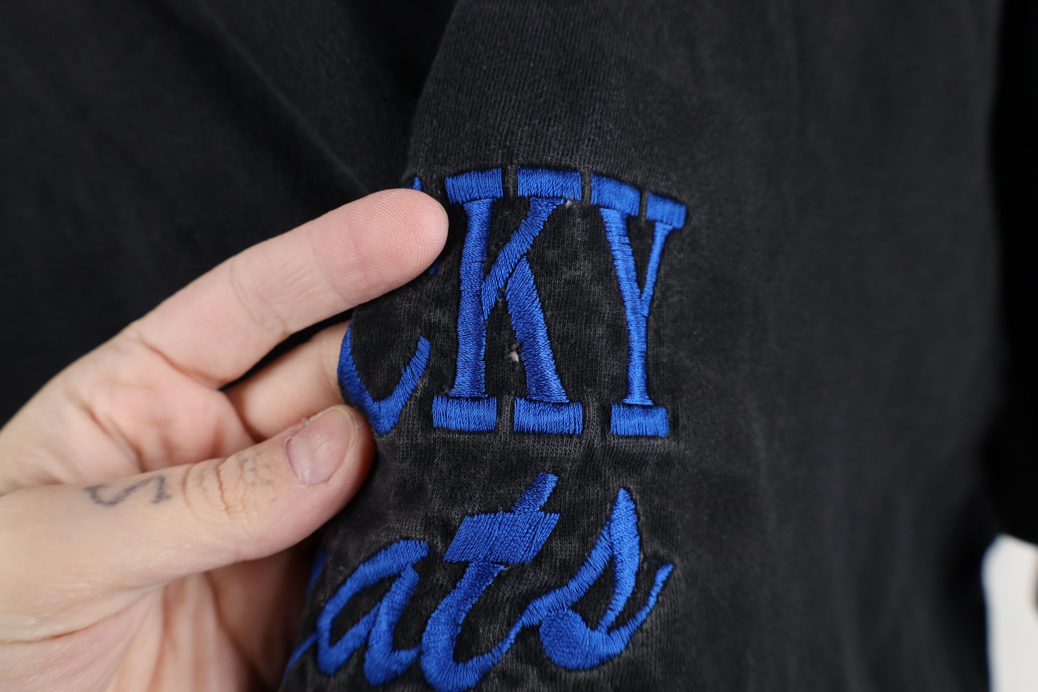 Vintage Vintage 90s Spell University of Kentucky Wildcats T-Shirt Size US XL / EU 56 / 4 - 6 Thumbnail