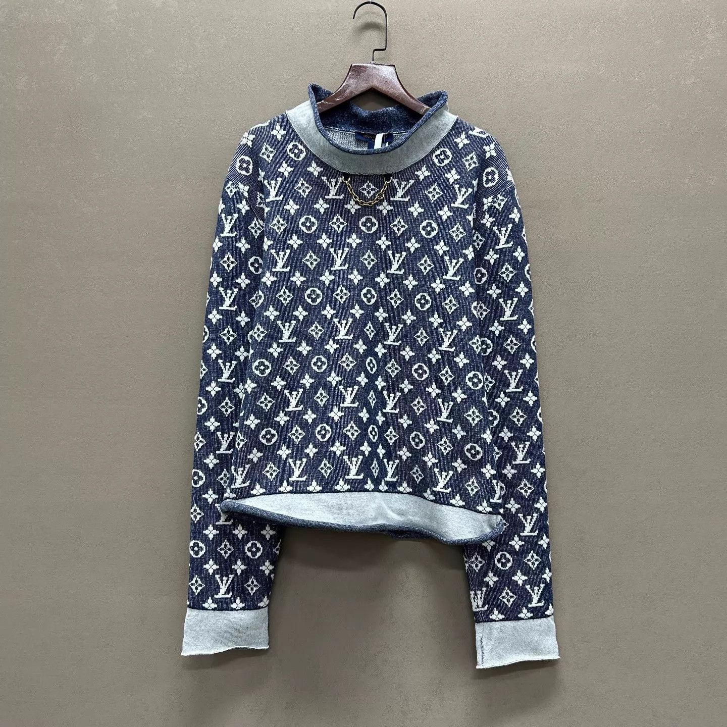 LV chain monogram wool sweater L new tags ys001660
